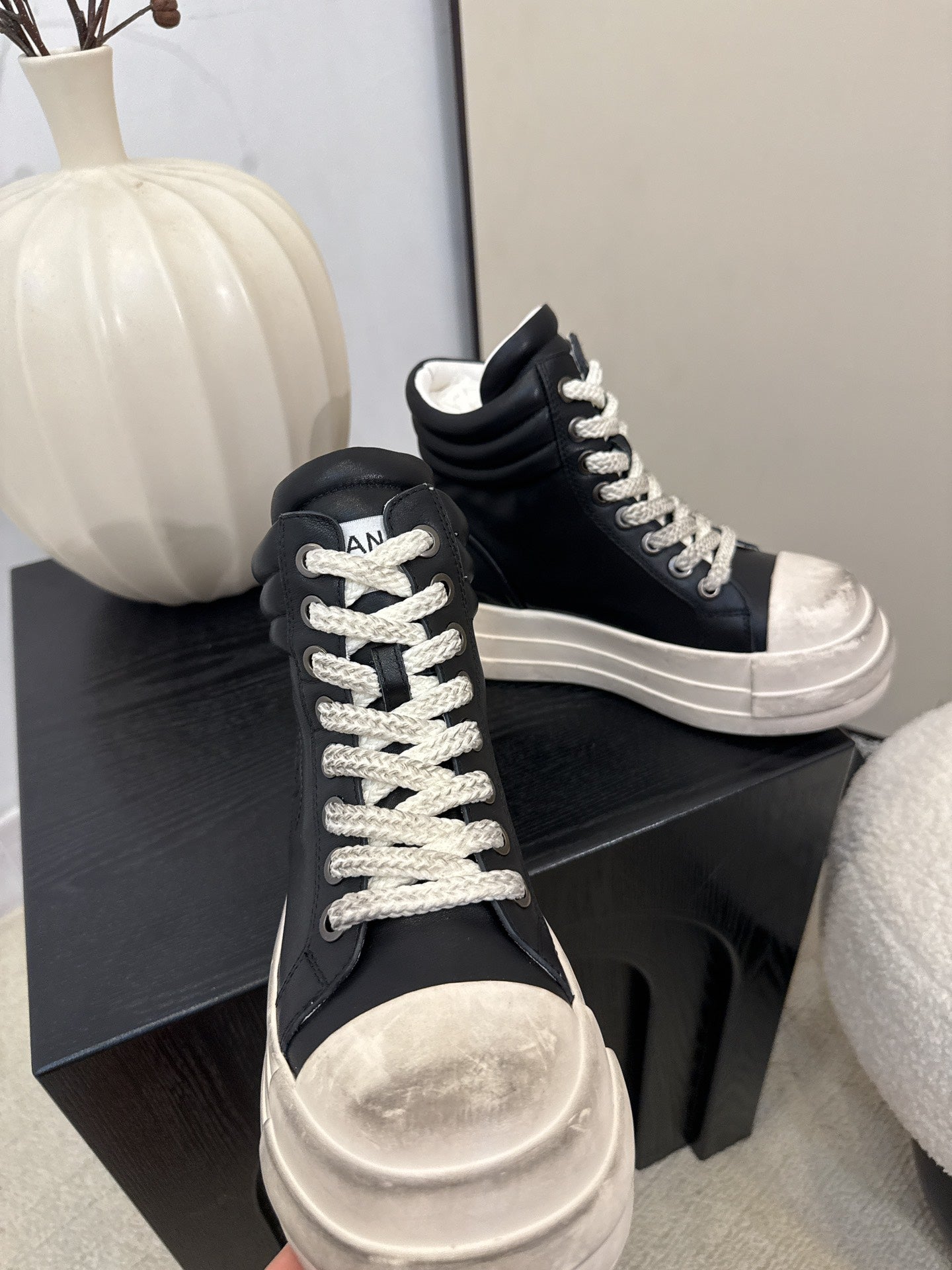 C 25 Make old thick soled mid top casual shoes(WHITE/NAVY/BLACK)