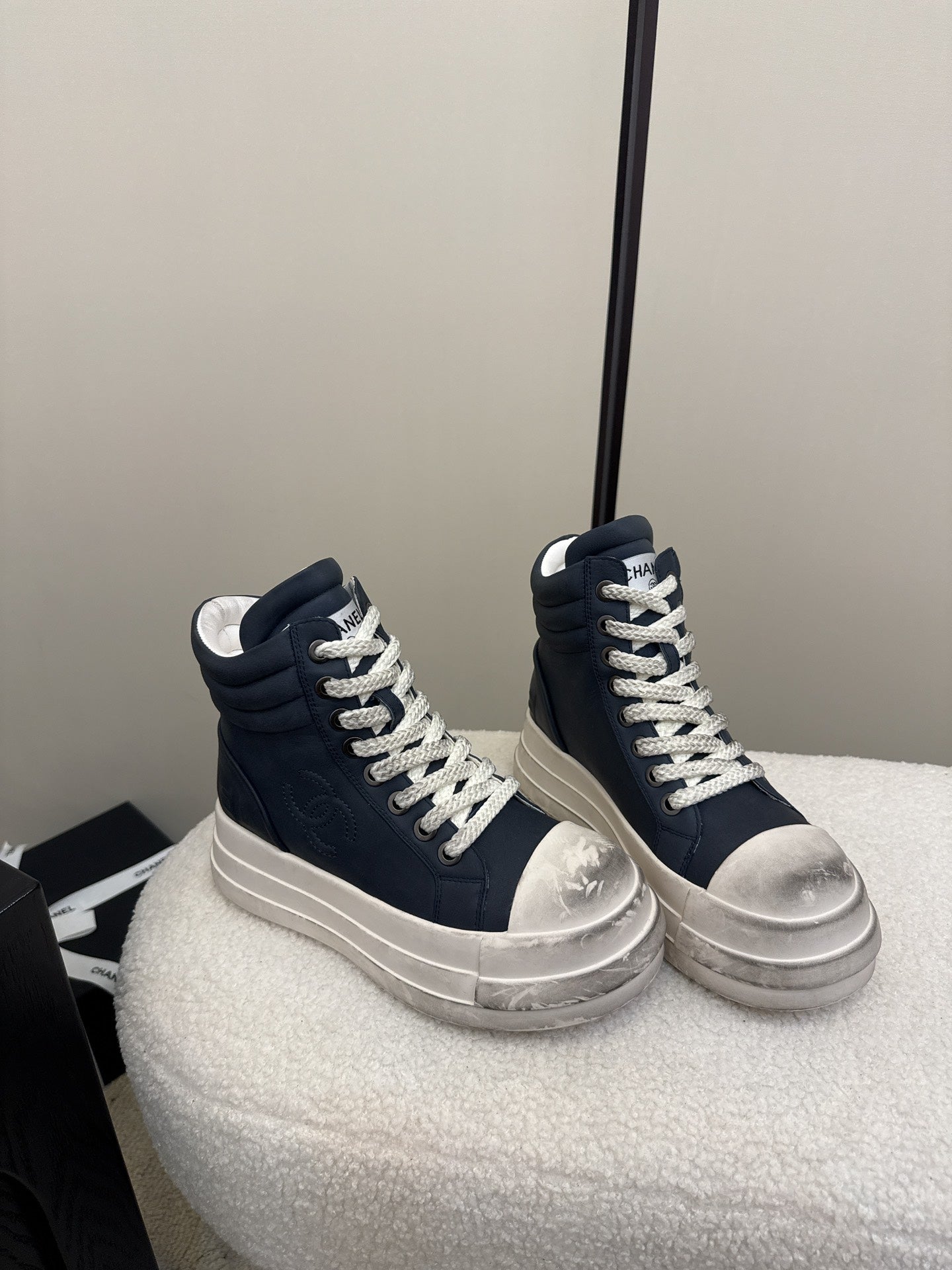 C 25 Make old thick soled mid top casual shoes(WHITE/NAVY/BLACK)