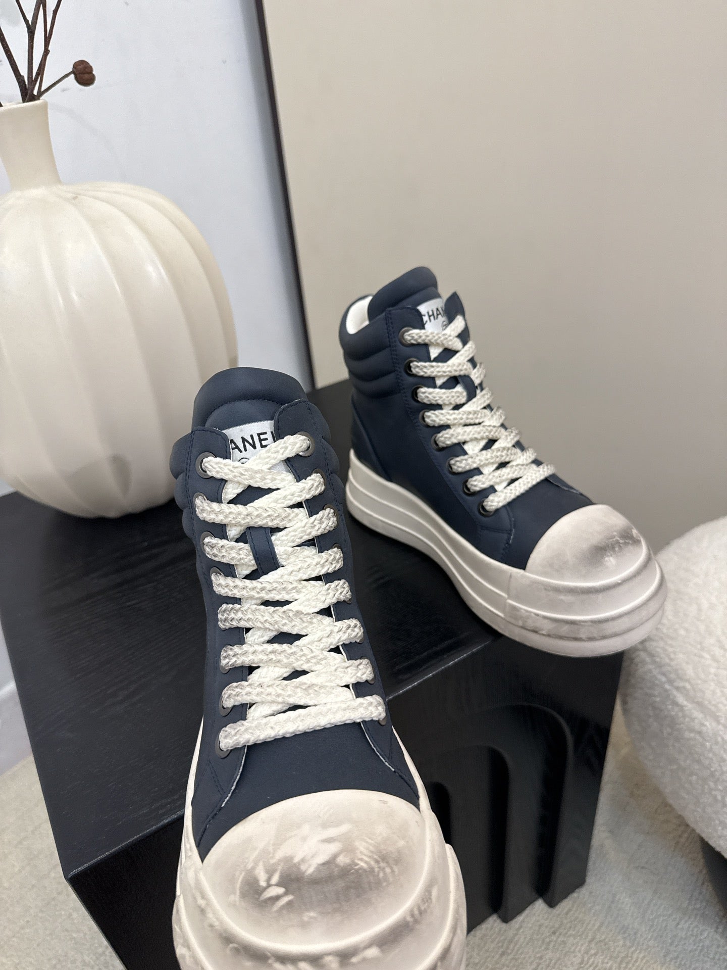 C 25 Make old thick soled mid top casual shoes(WHITE/NAVY/BLACK)