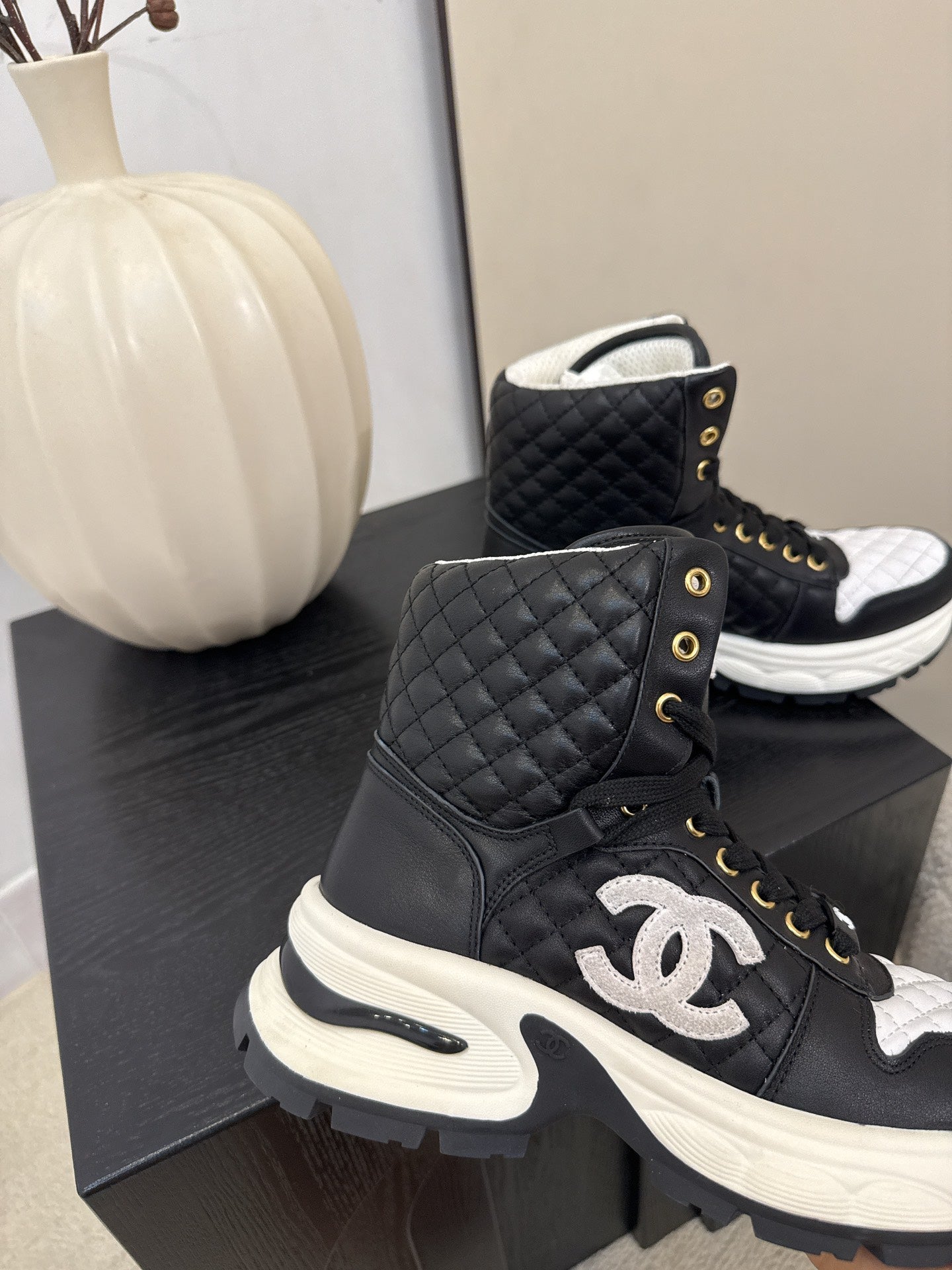 C 25 High top leather casual shoes(WHITE/BLACK)