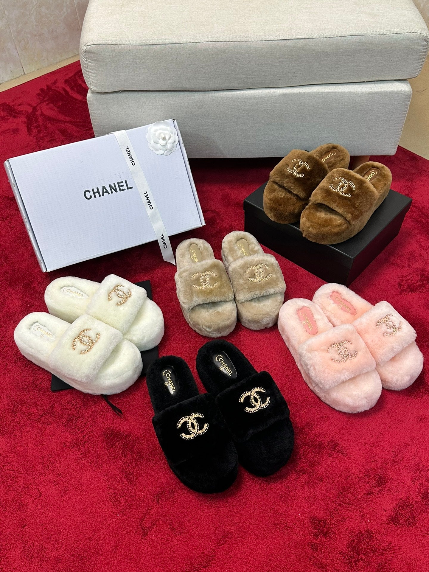 C 25K Chain buckle thick soled hairy slippers