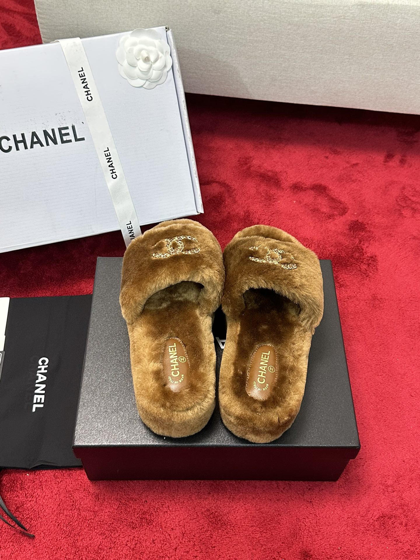 C 25K Chain buckle thick soled hairy slippers