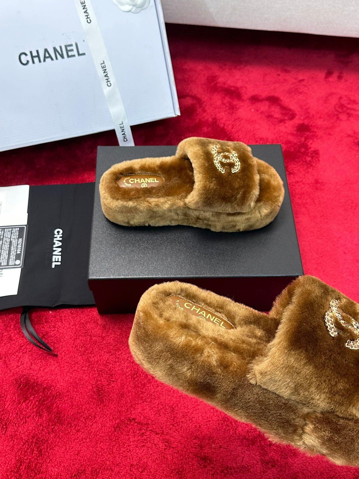 C 25K Chain buckle thick soled hairy slippers