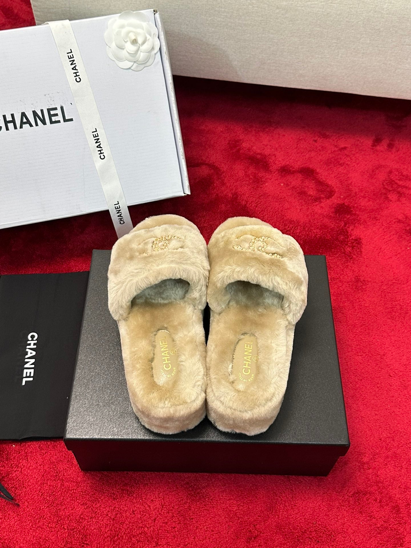 C 25K Chain buckle thick soled hairy slippers
