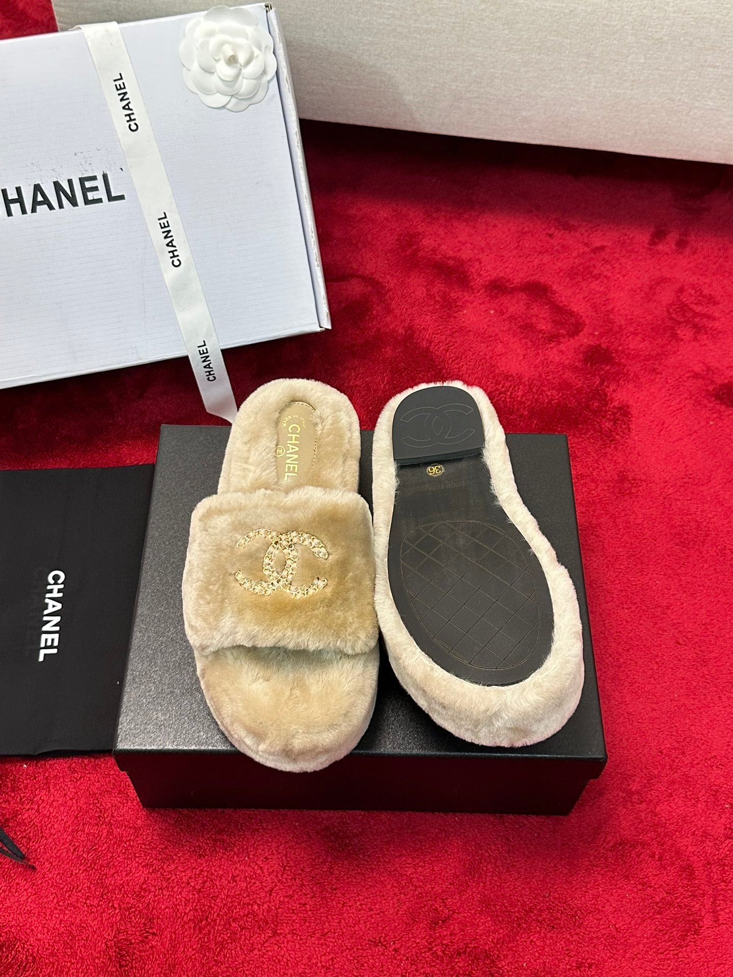 C 25K Chain buckle thick soled hairy slippers