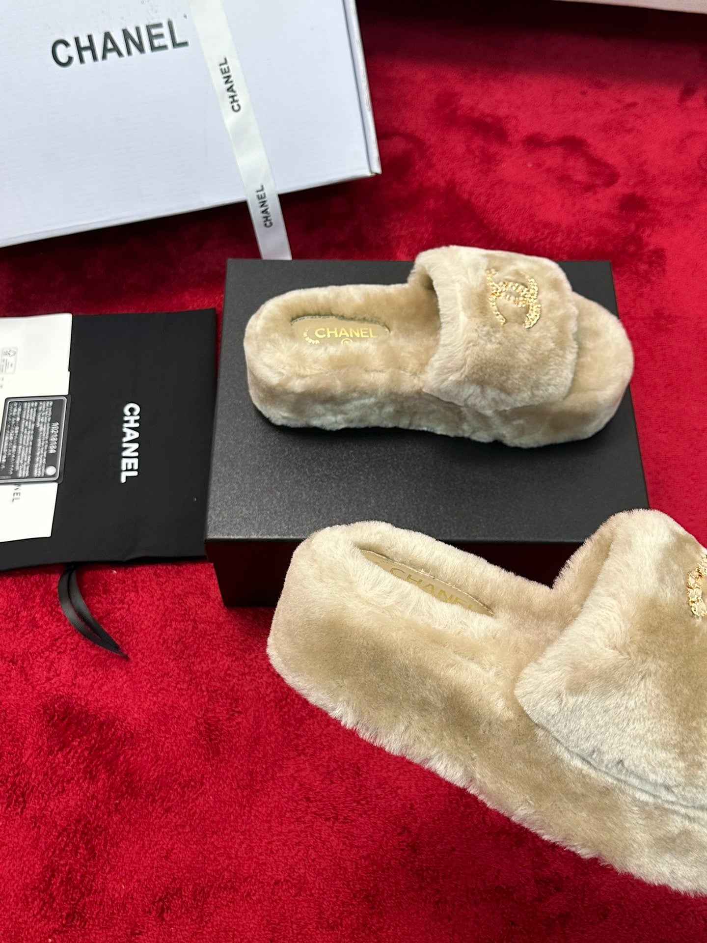 C 25K Chain buckle thick soled hairy slippers