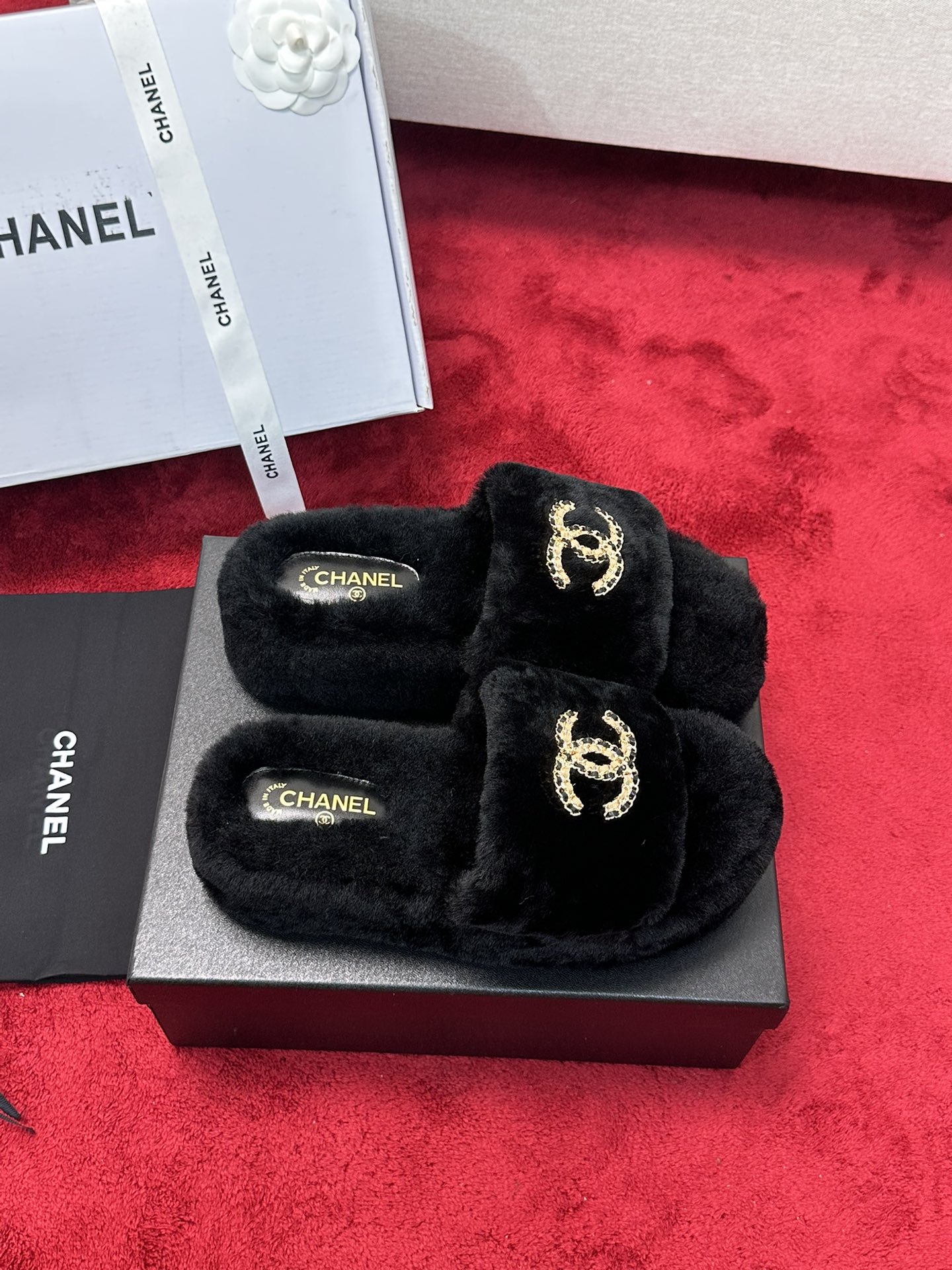 C 25K Chain buckle thick soled hairy slippers