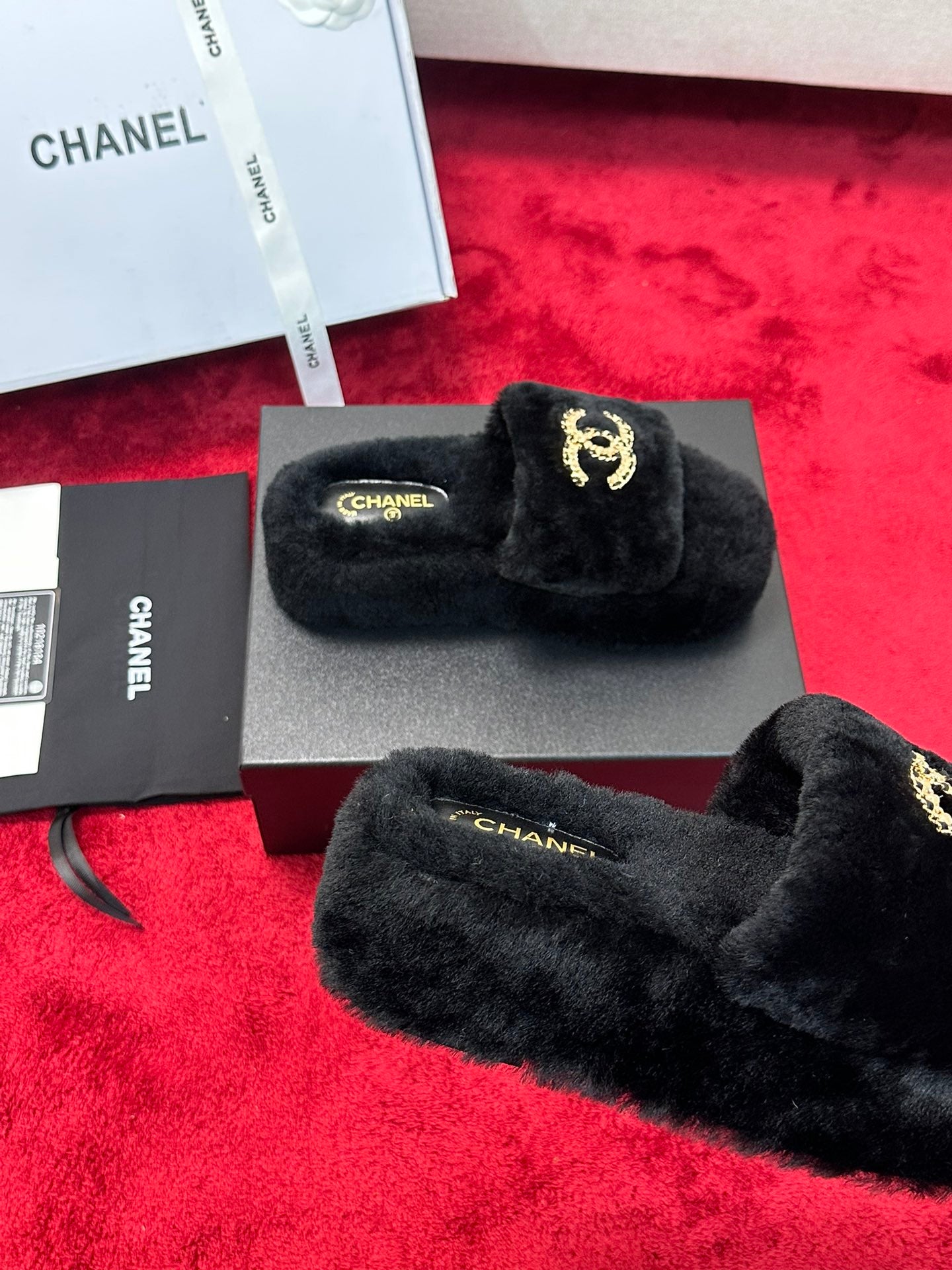C 25K Chain buckle thick soled hairy slippers