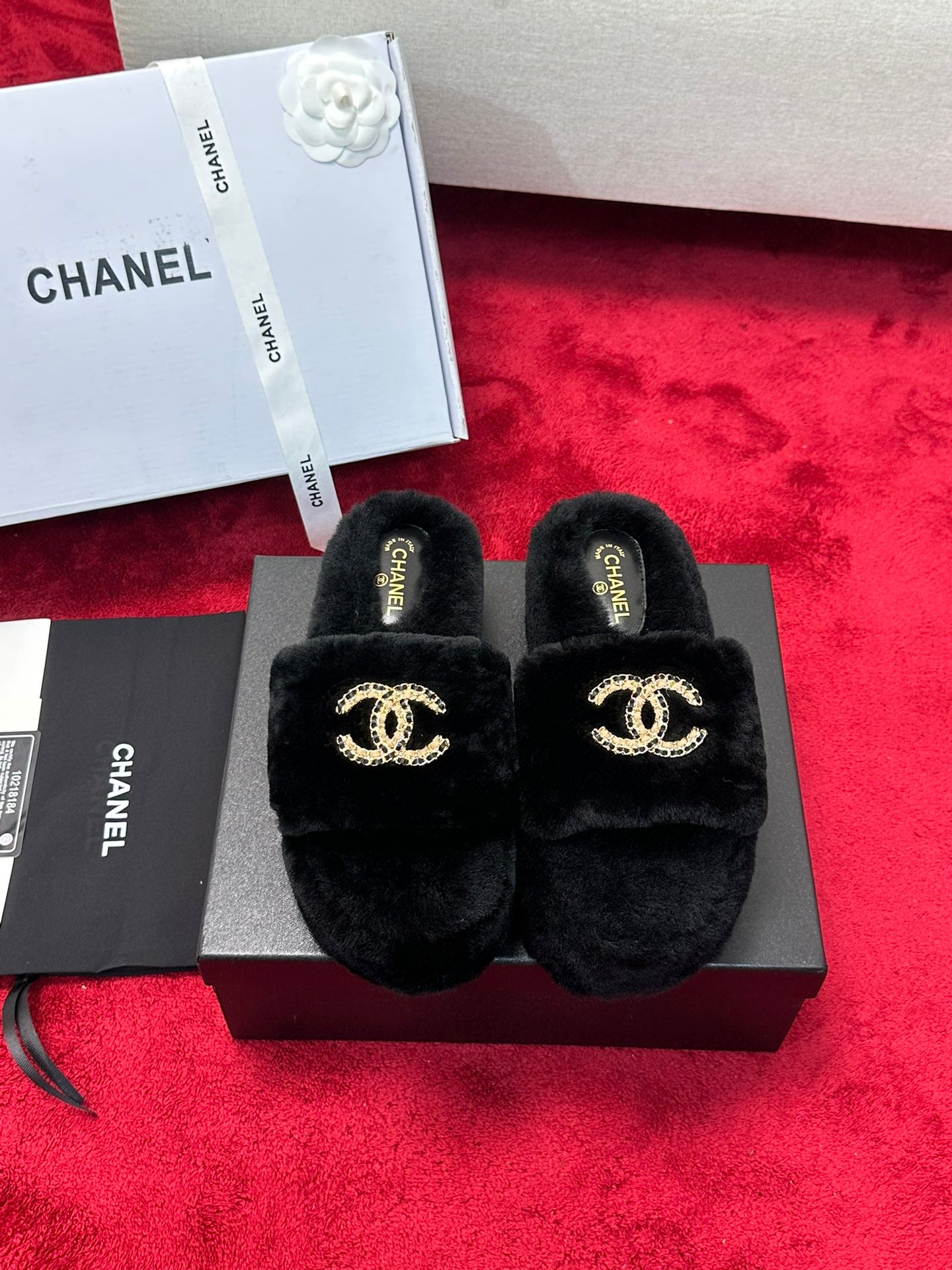 C 25K Chain buckle thick soled hairy slippers