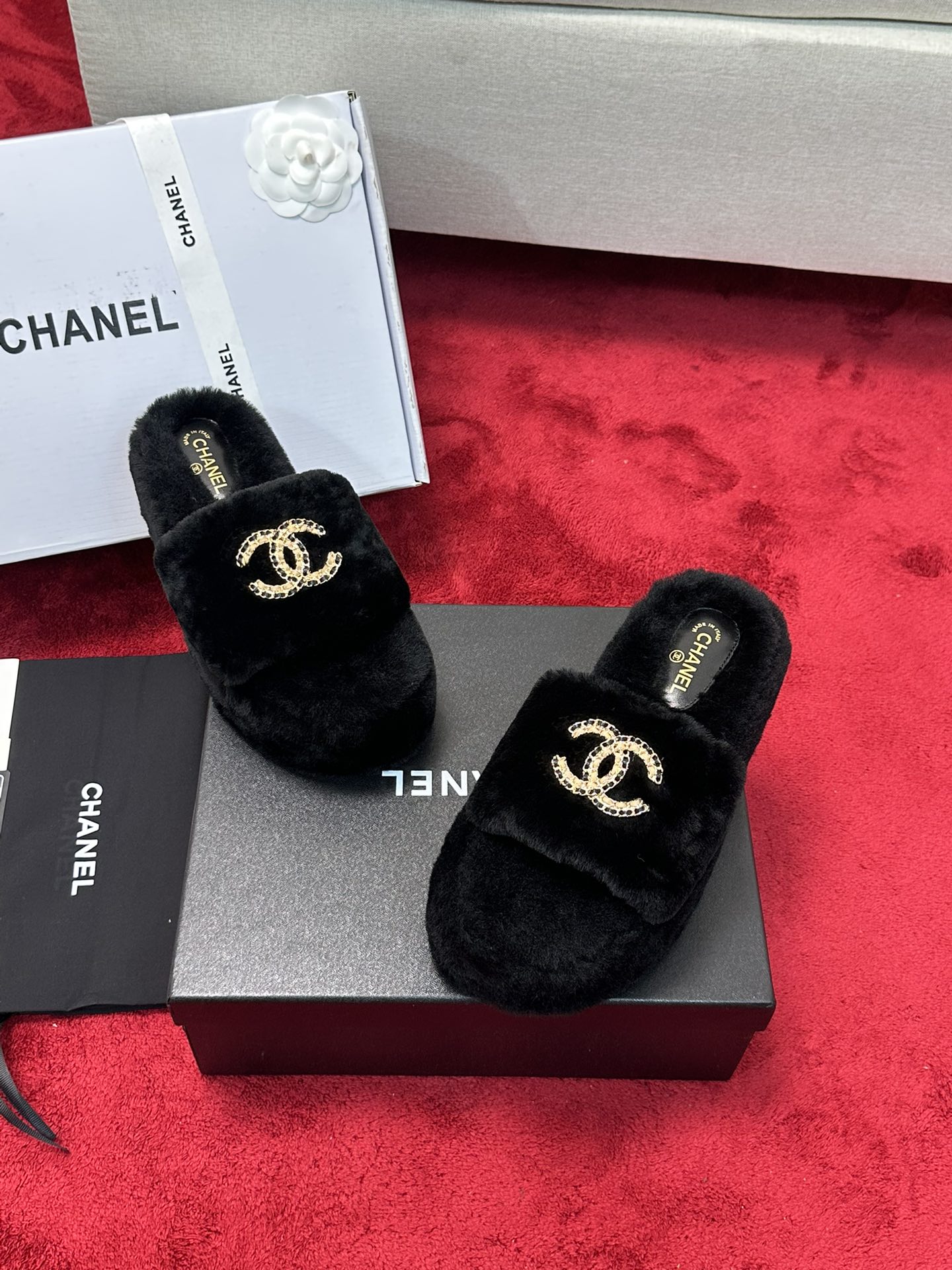 C 25K Chain buckle thick soled hairy slippers