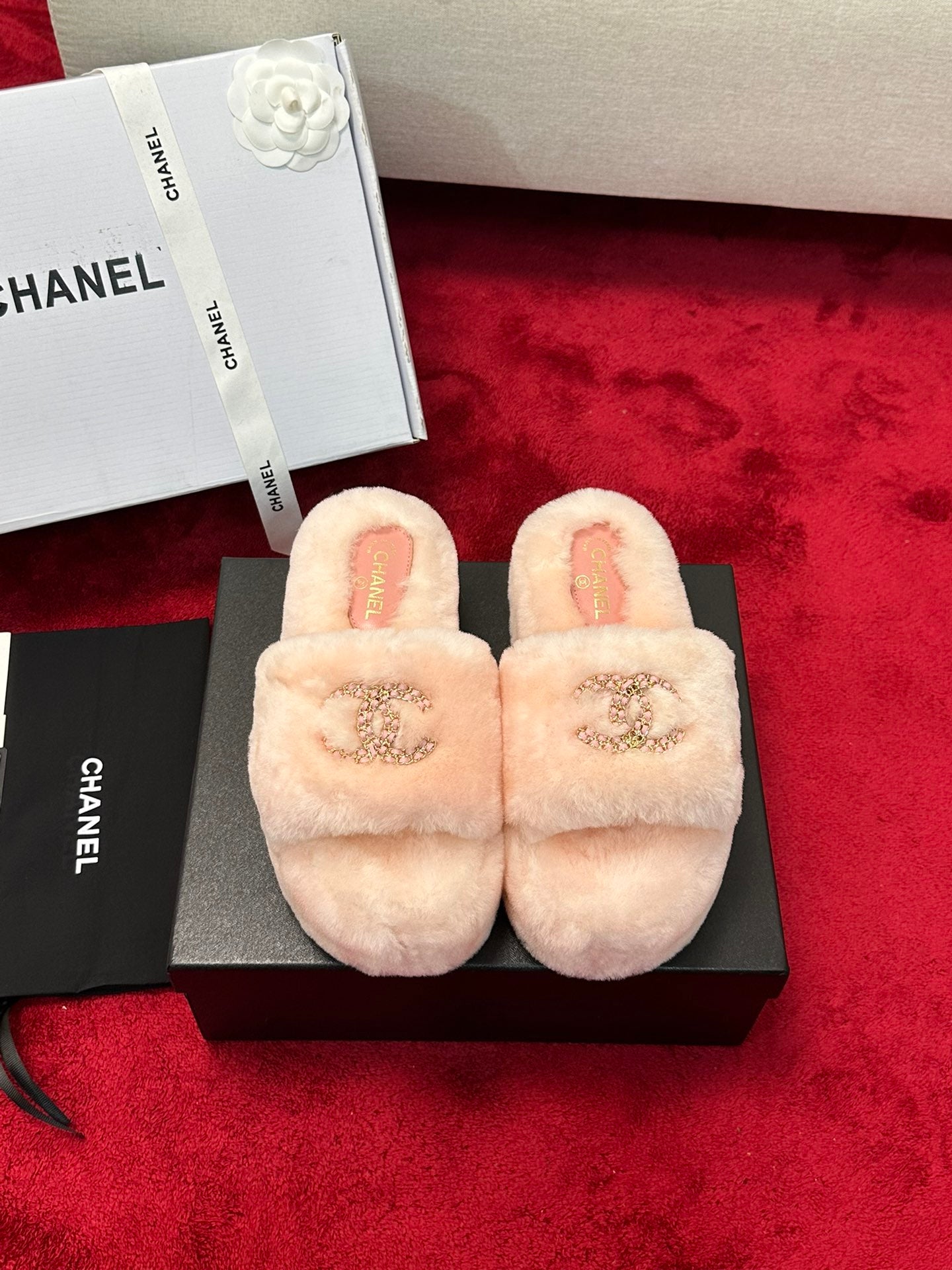C 25K Chain buckle thick soled hairy slippers