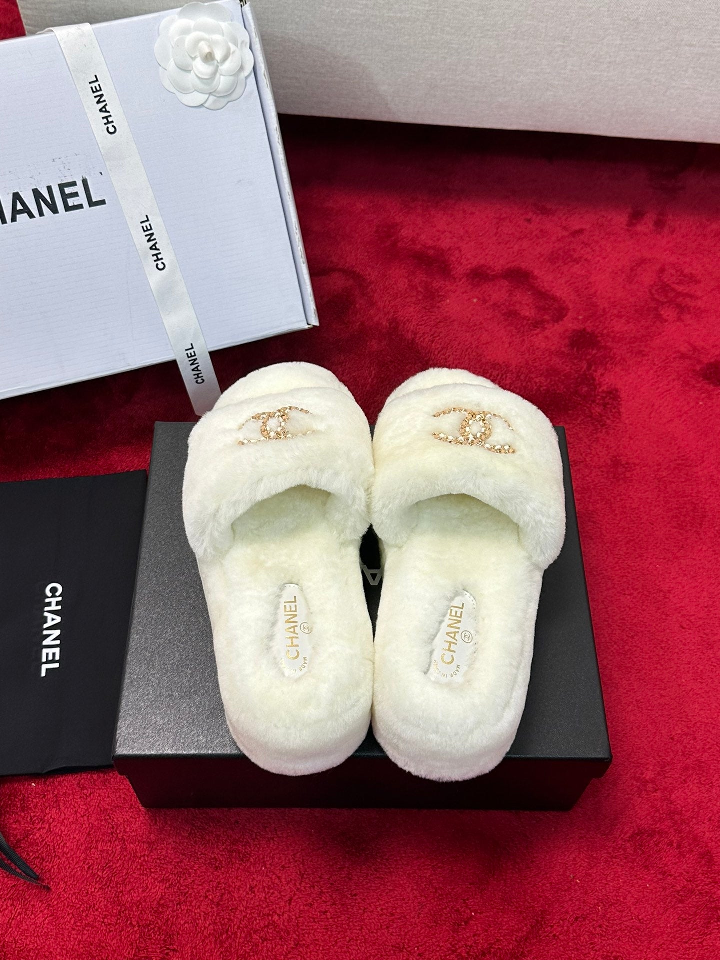 C 25K Chain buckle thick soled hairy slippers