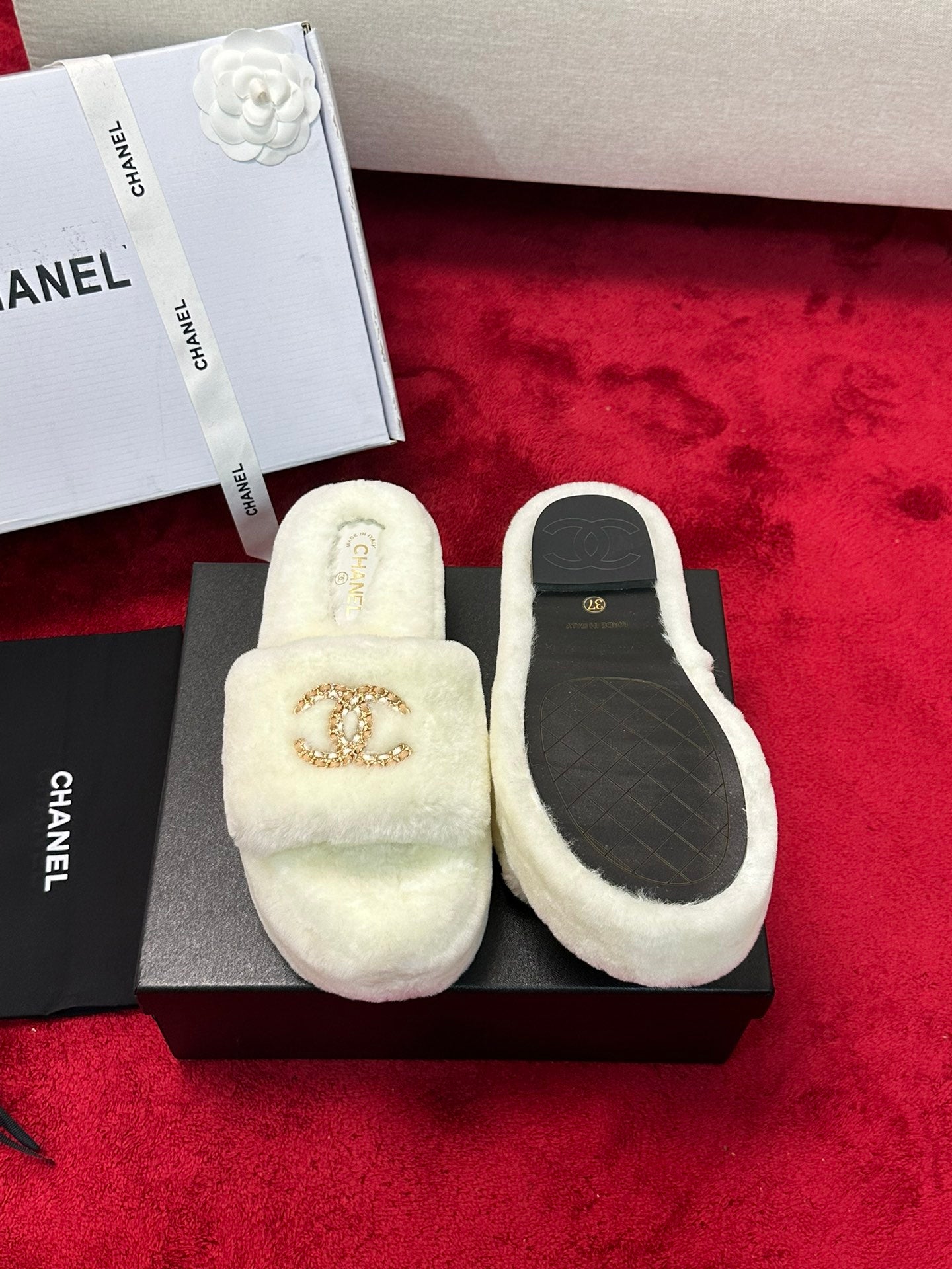 C 25K Chain buckle thick soled hairy slippers