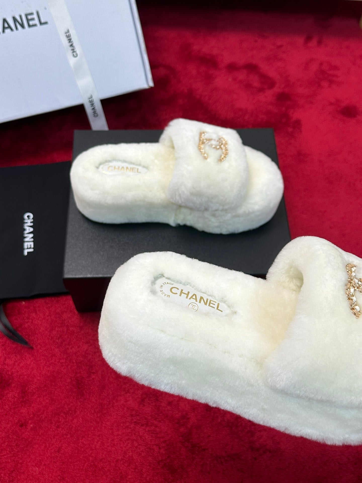 C 25K Chain buckle thick soled hairy slippers