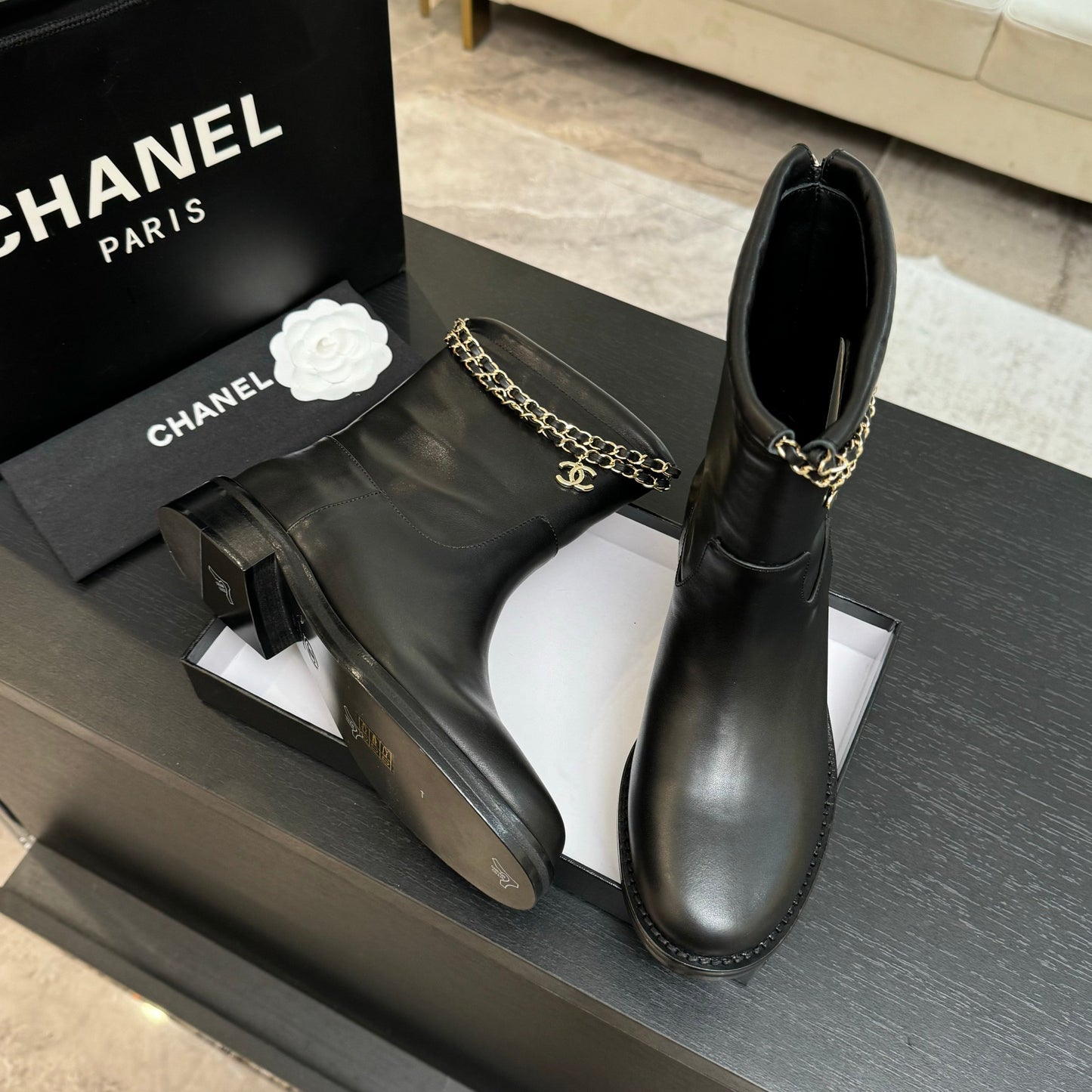 C 25B Chain leather short boots