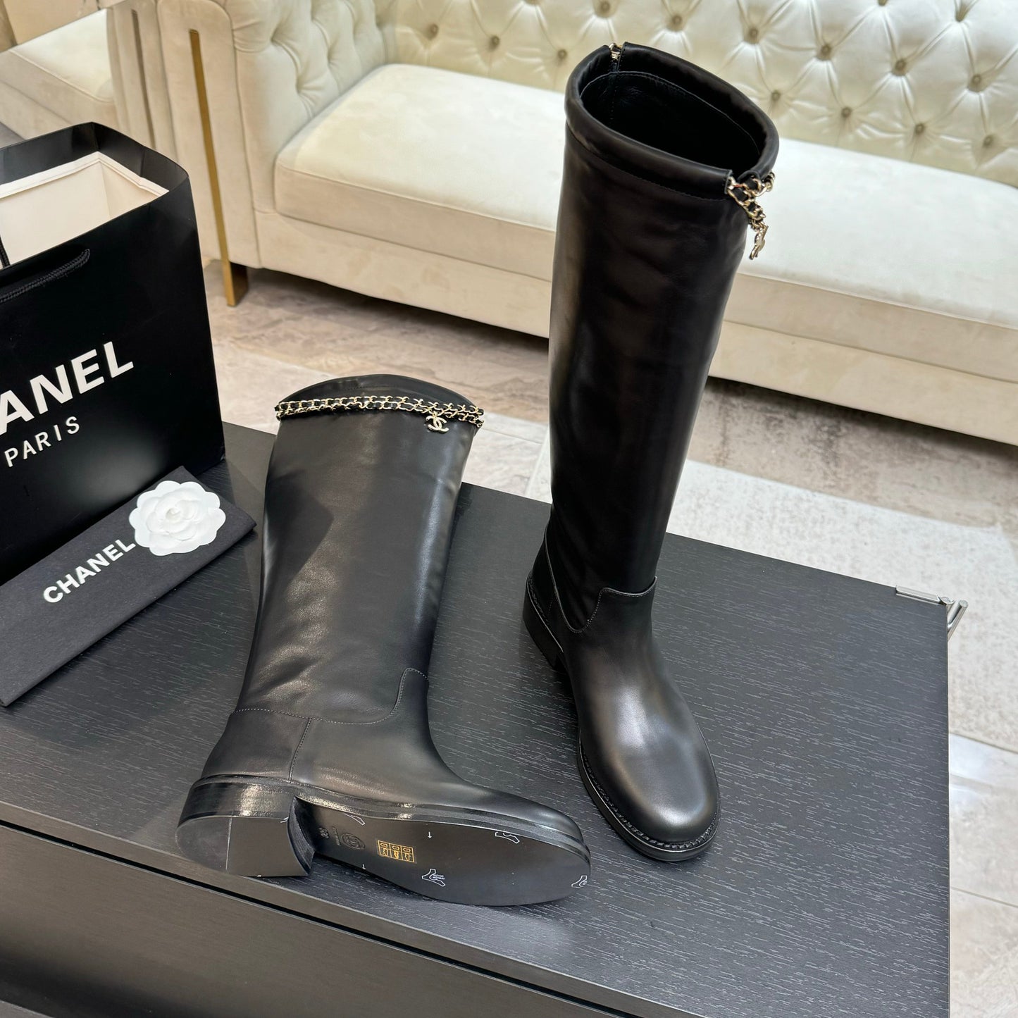 C 25B new chain leather boots
