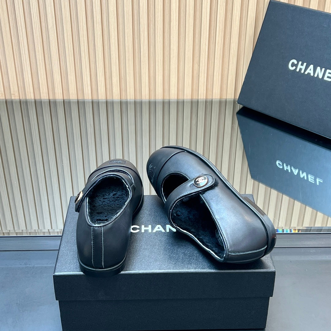 C 25 Mary Jane's lamb wool shoes (black, gray, white)