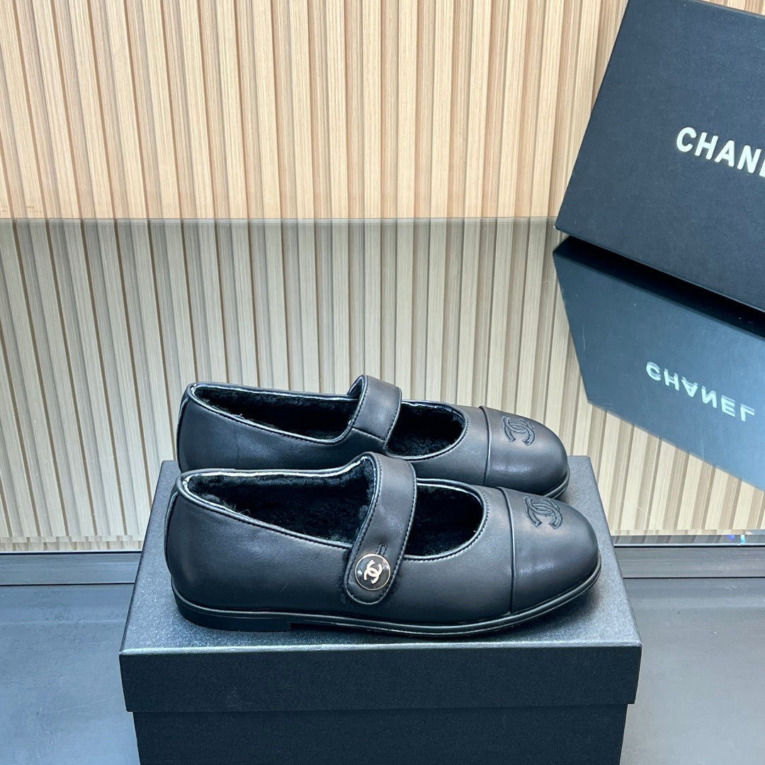 C 25 Mary Jane's lamb wool shoes (black, gray, white)