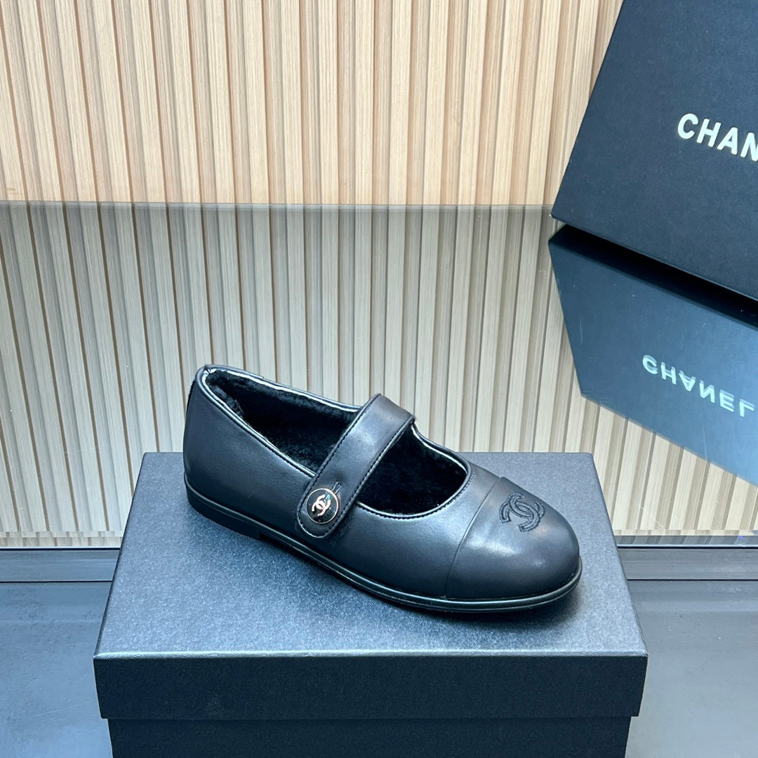 C 25 Mary Jane's lamb wool shoes (black, gray, white)