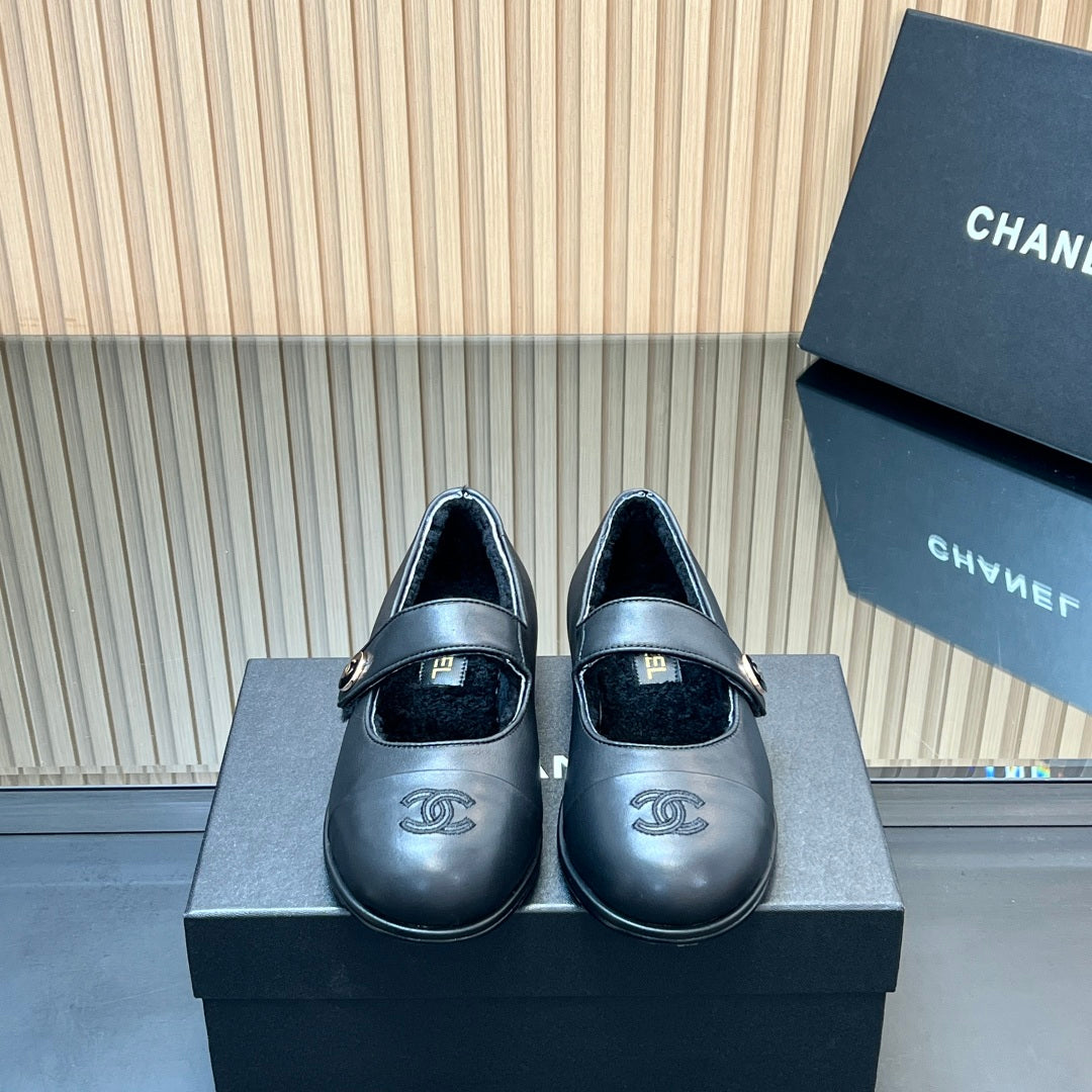 C 25 Mary Jane's lamb wool shoes (black, gray, white)