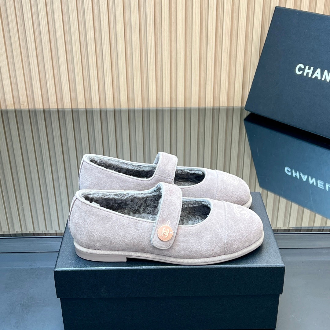 C 25 Mary Jane's lamb wool shoes (black, gray, white)