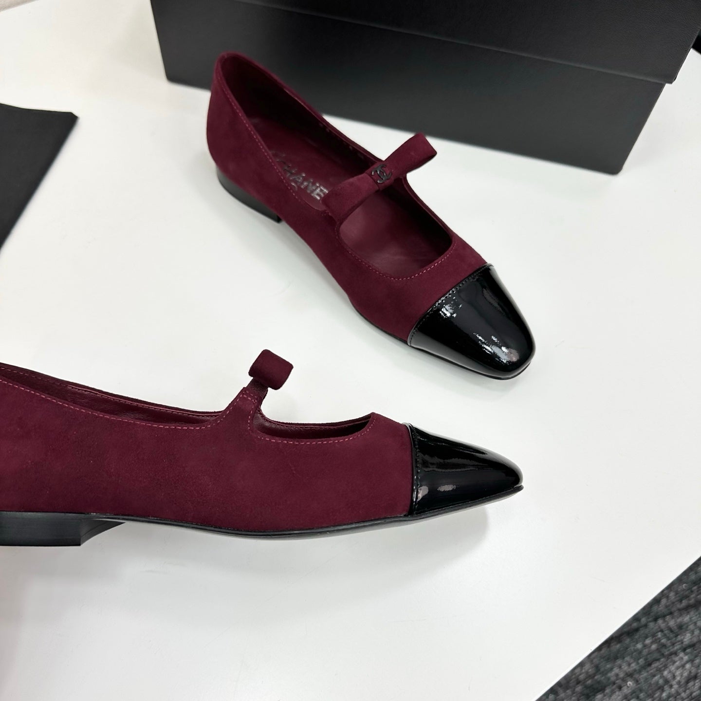 C 25 Pointed lacquered flat shoes(BLACK/BLUE/RED)