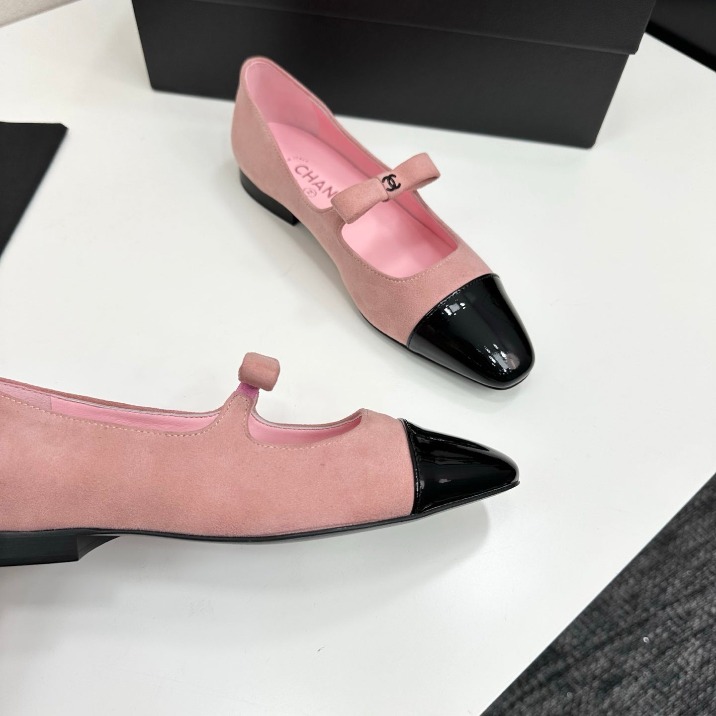 C 25 Pointed painted flat shoes (pink, yellow, green, beige)