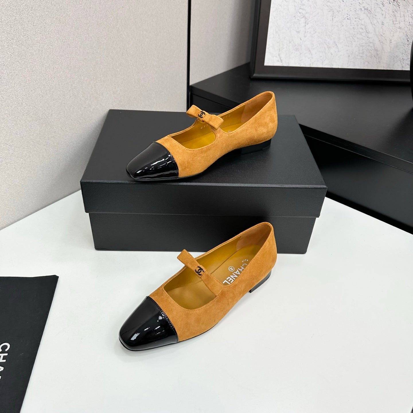 C 25 Pointed painted flat shoes (pink, yellow, green, beige)
