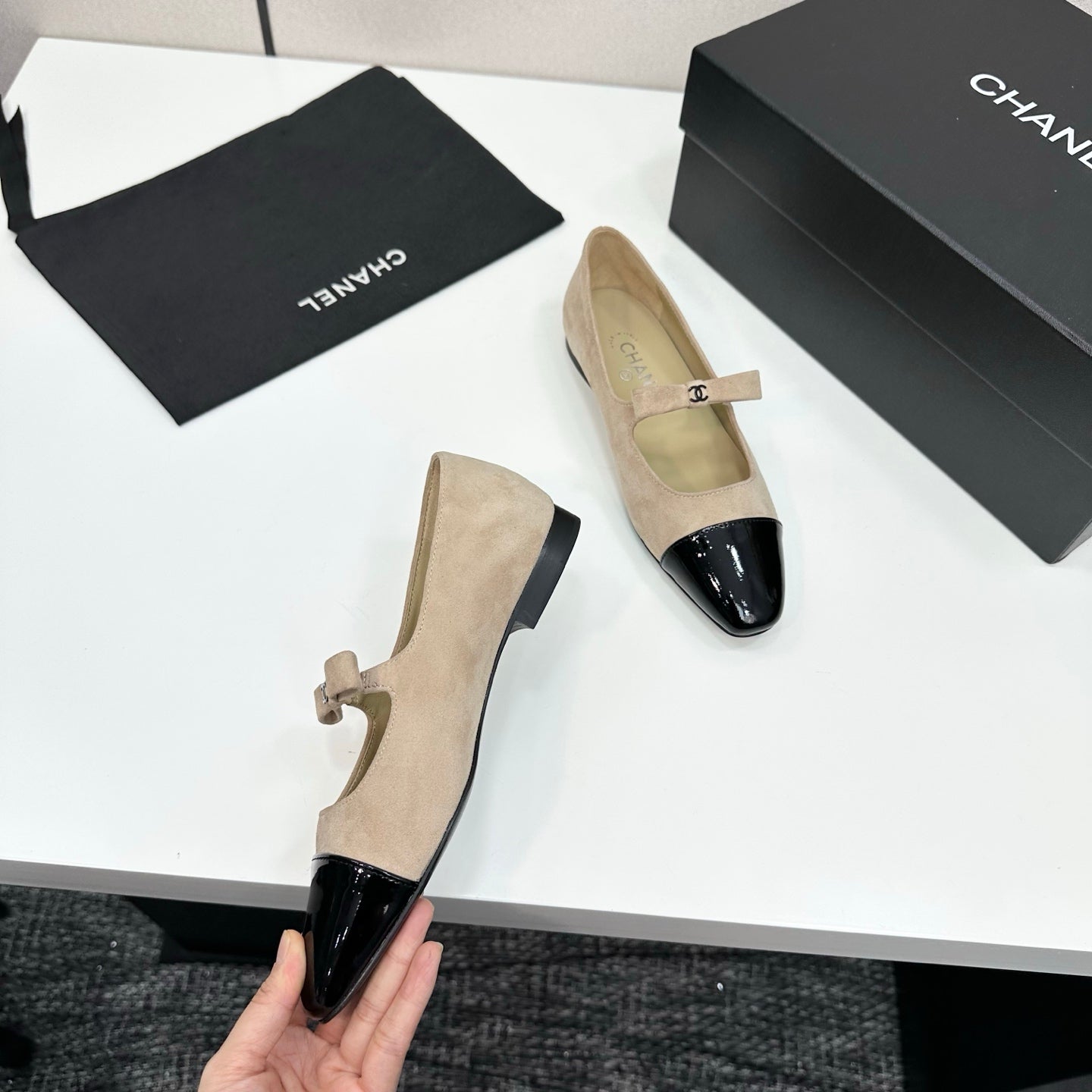 C 25 Pointed painted flat shoes (pink, yellow, green, beige)
