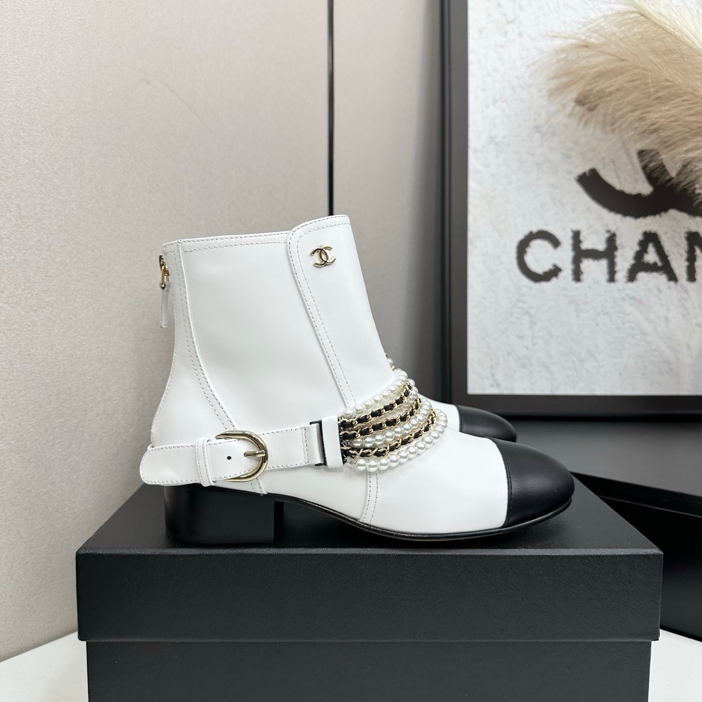 C 25 New sheepskin short boots(BLACK/WHITE)