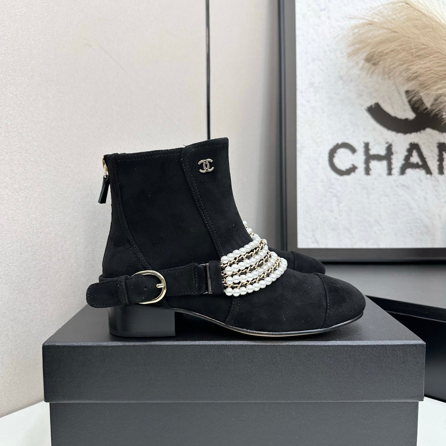 C 25 New sheepskin boots (suede/shiny black)