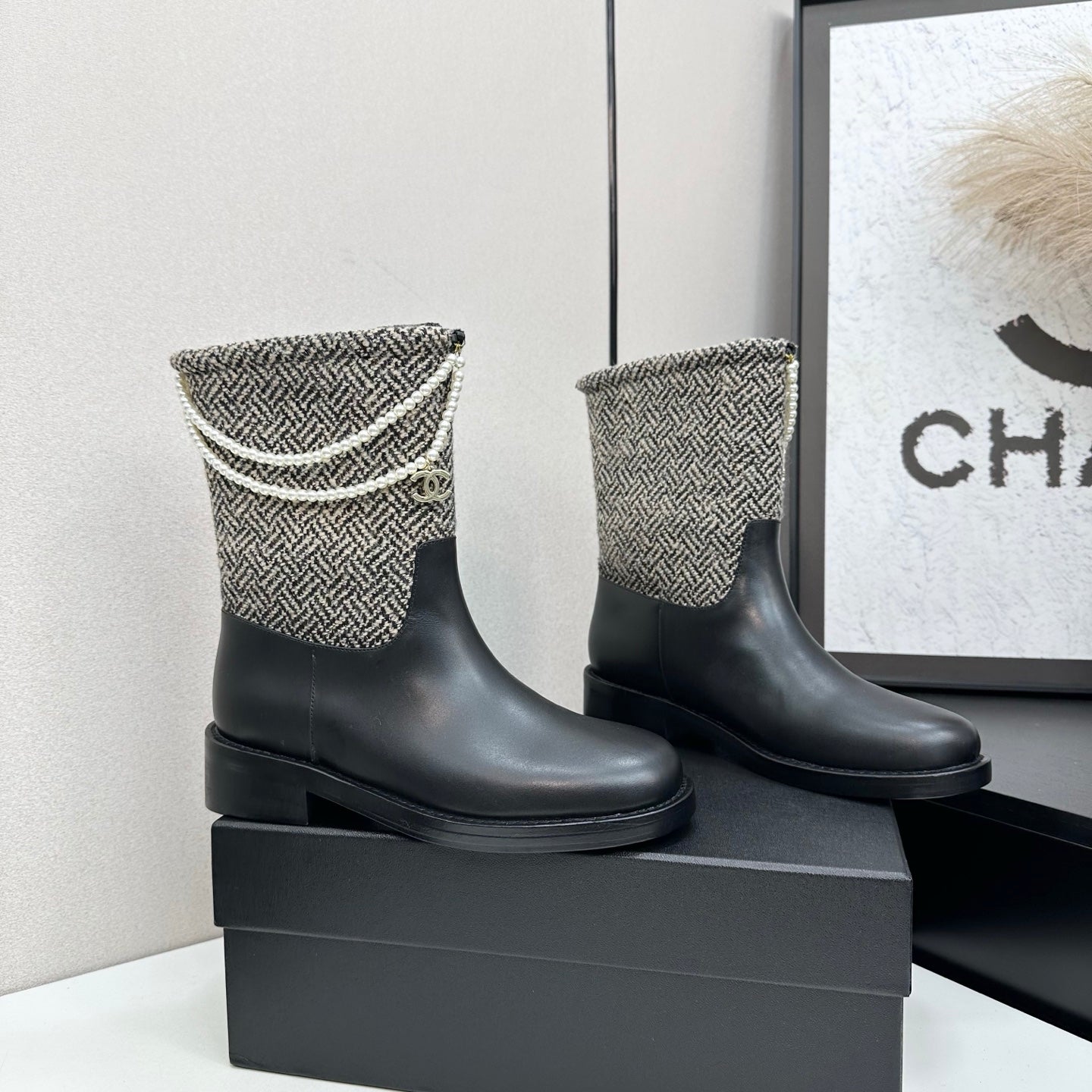 C 25 Pearl necklace decoration, thick soled short boots(GRAY/BLACK)
