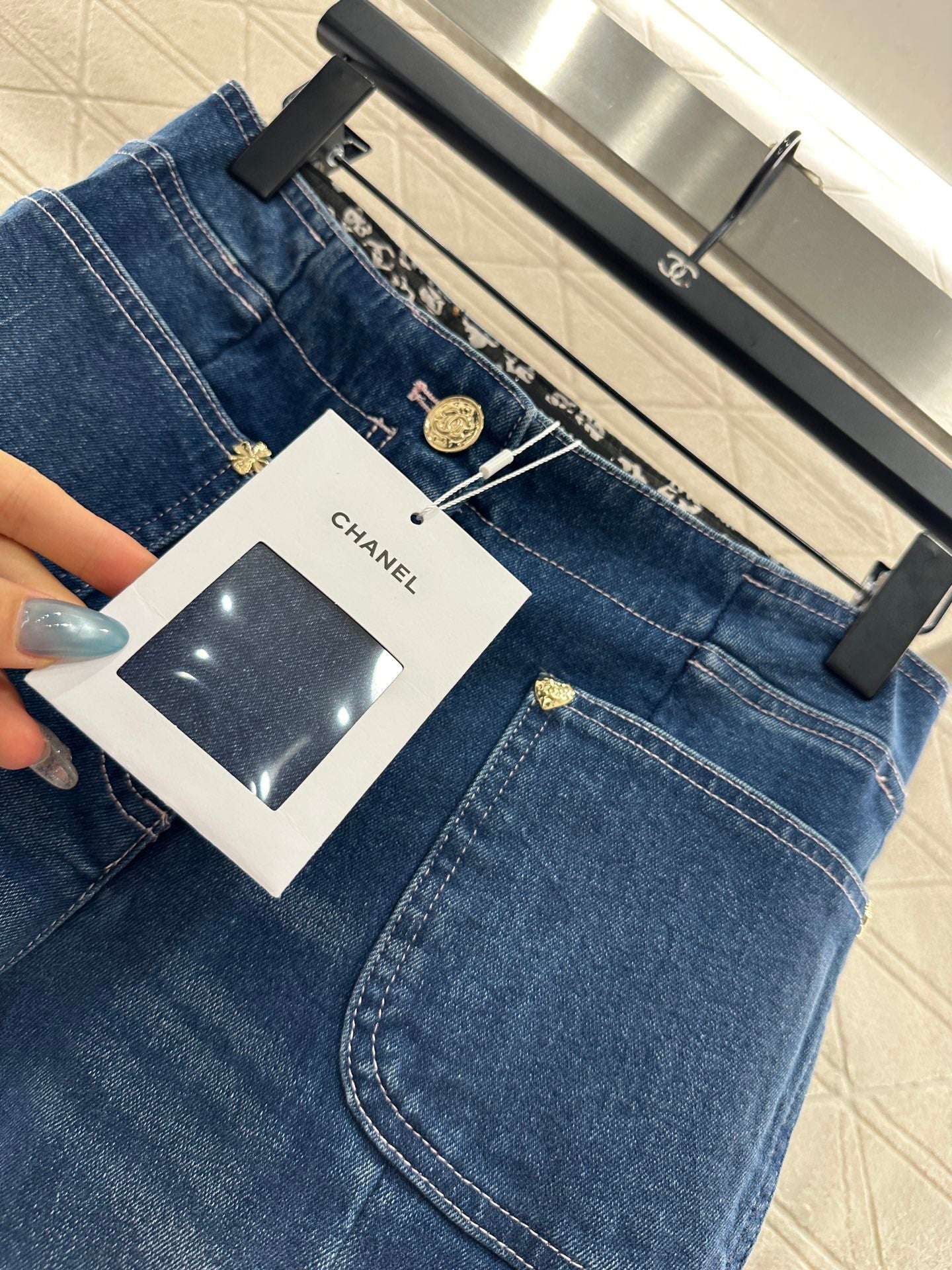 C 25 Distressed stretch jeans