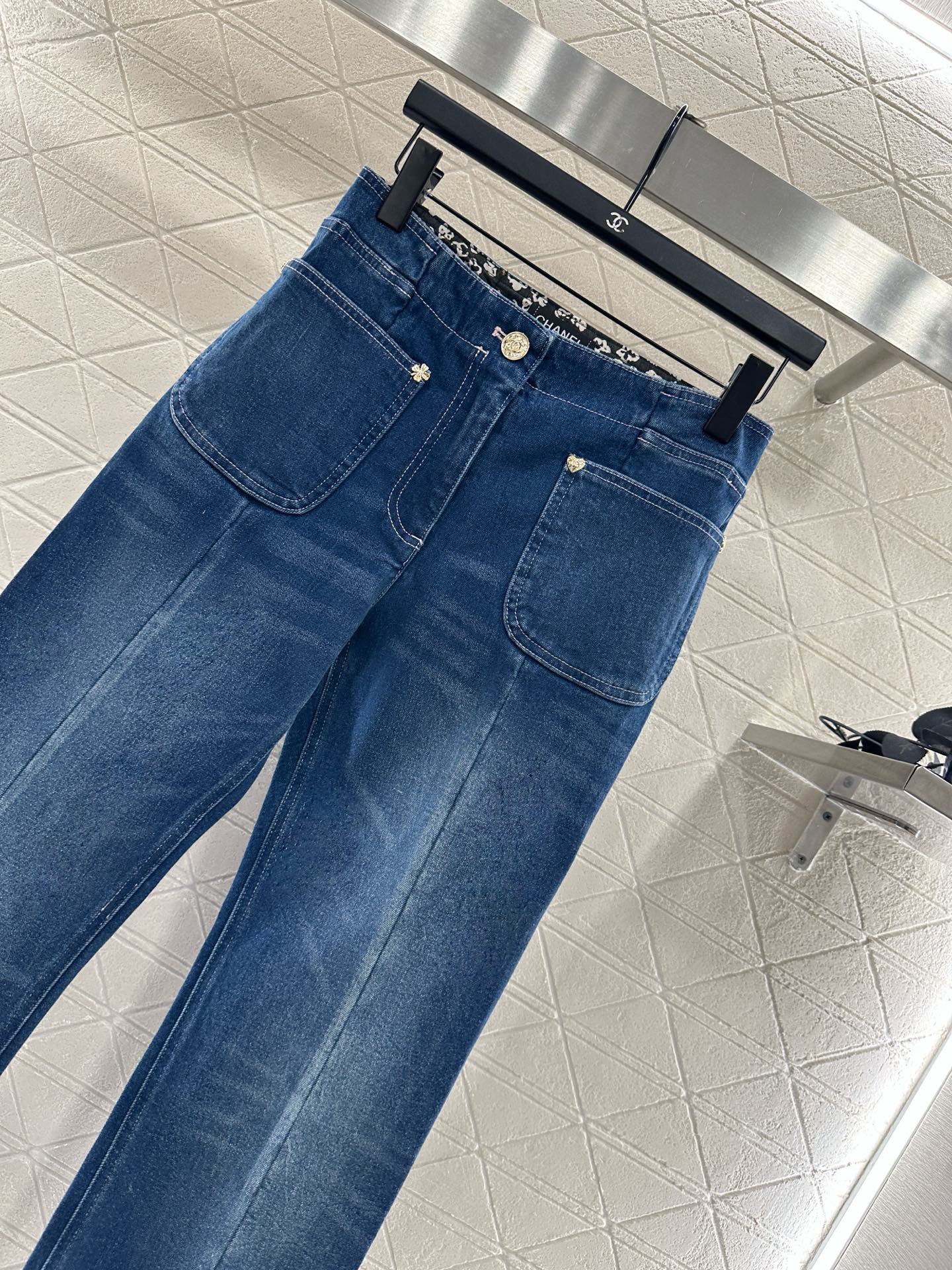 C 25 Distressed stretch jeans