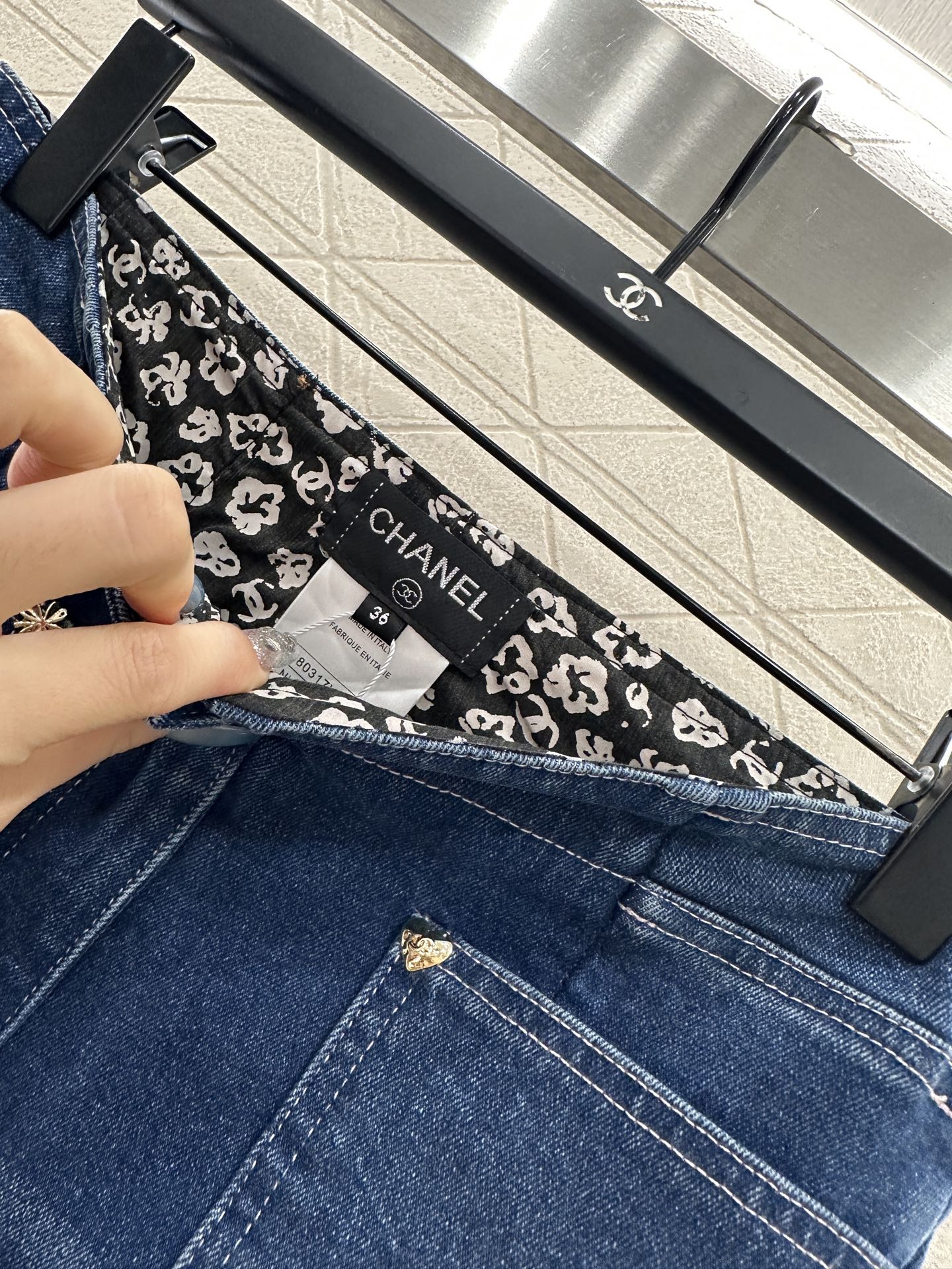 C 25 Distressed stretch jeans