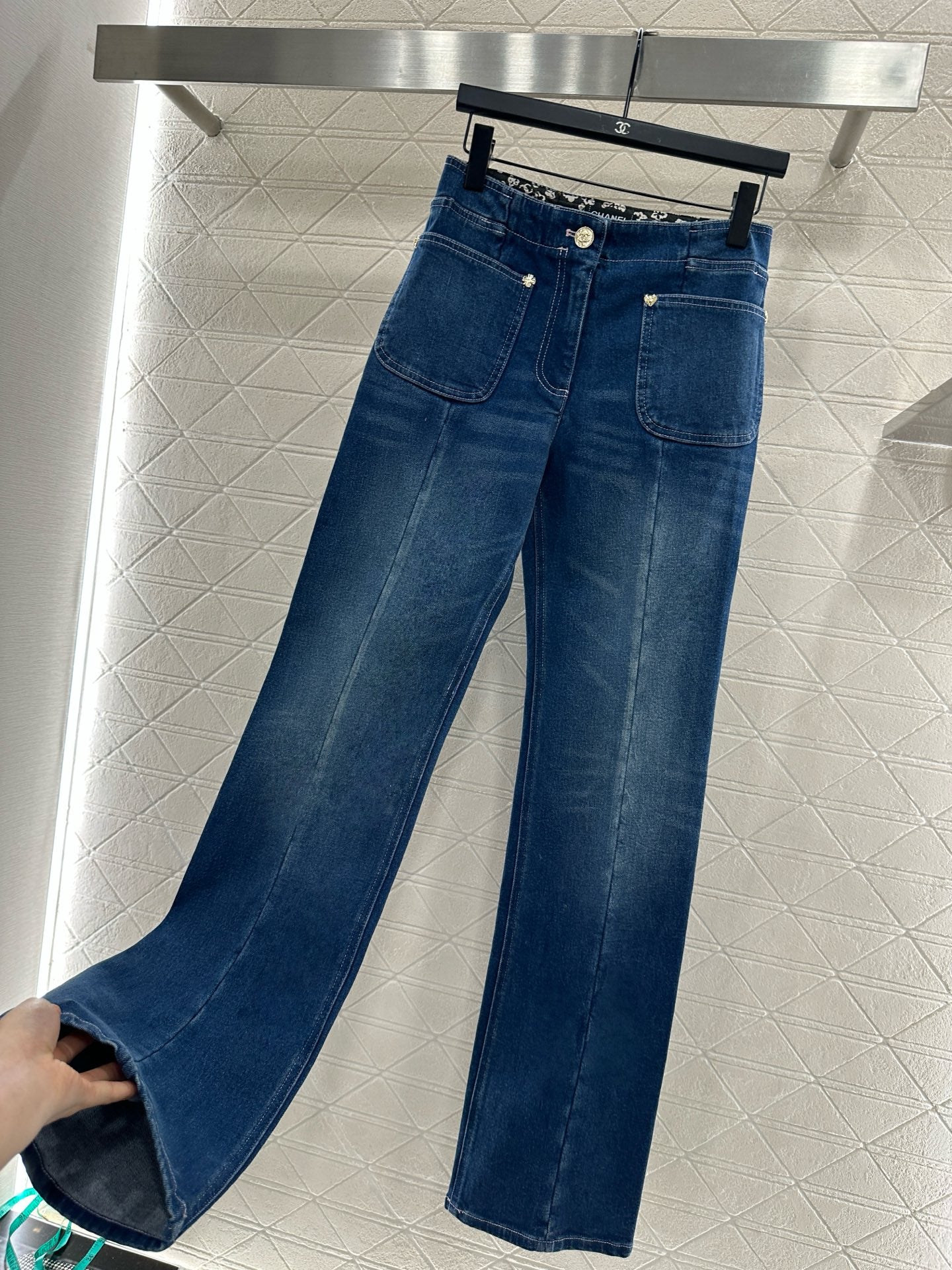 C 25 Distressed stretch jeans