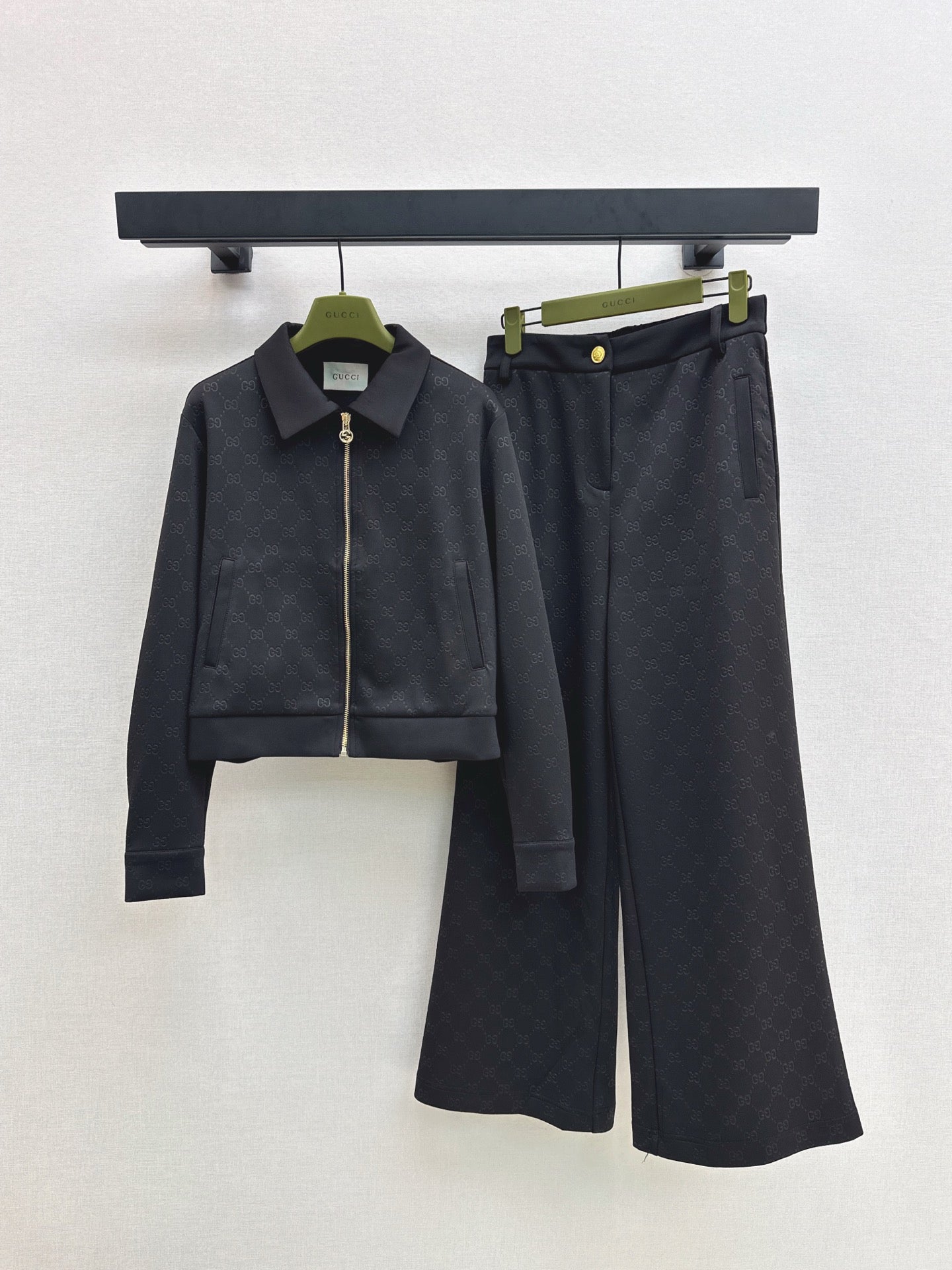 Gu 25 Embossed logo jacket and elastic waist trousers set(KHAKI/BLACK)