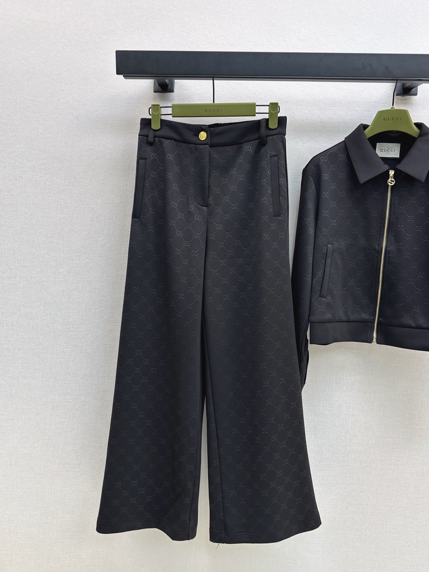 Gu 25 Embossed logo jacket and elastic waist trousers set(KHAKI/BLACK)