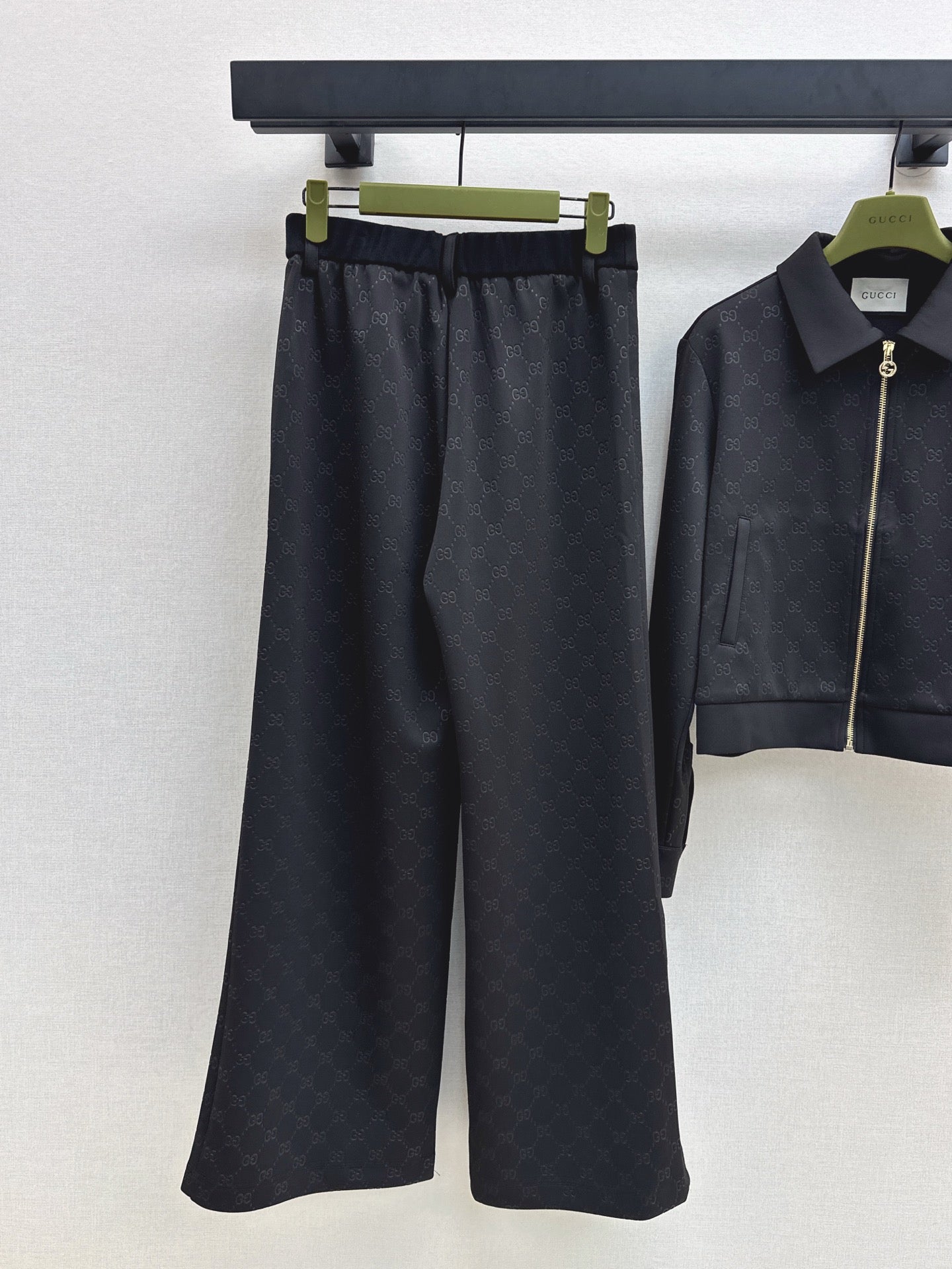 Gu 25 Embossed logo jacket and elastic waist trousers set(KHAKI/BLACK)