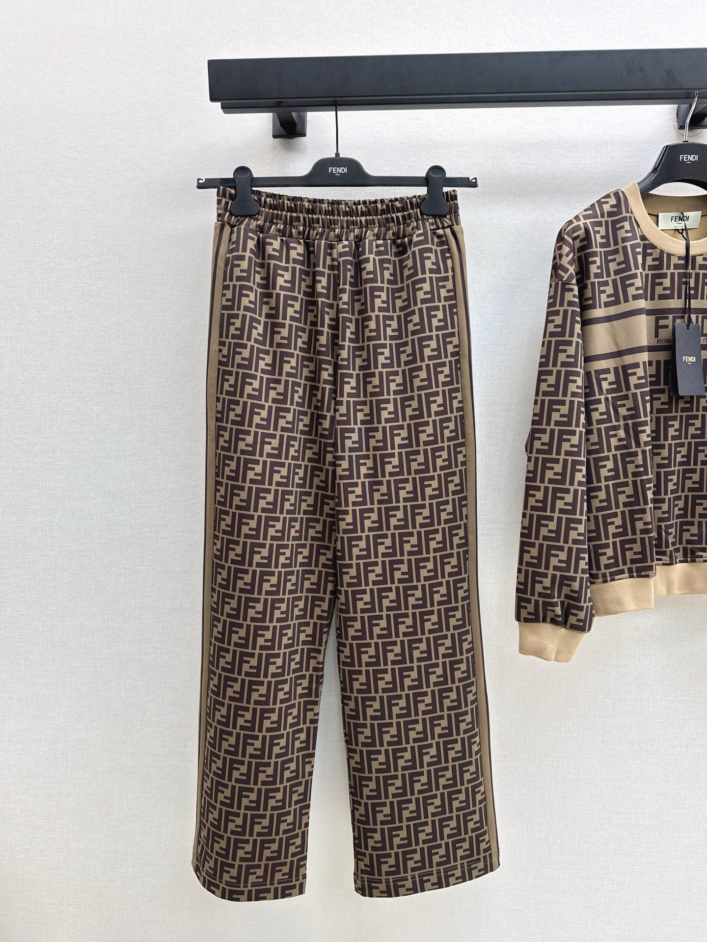 Fe 25 New classic monogram logo casual suit