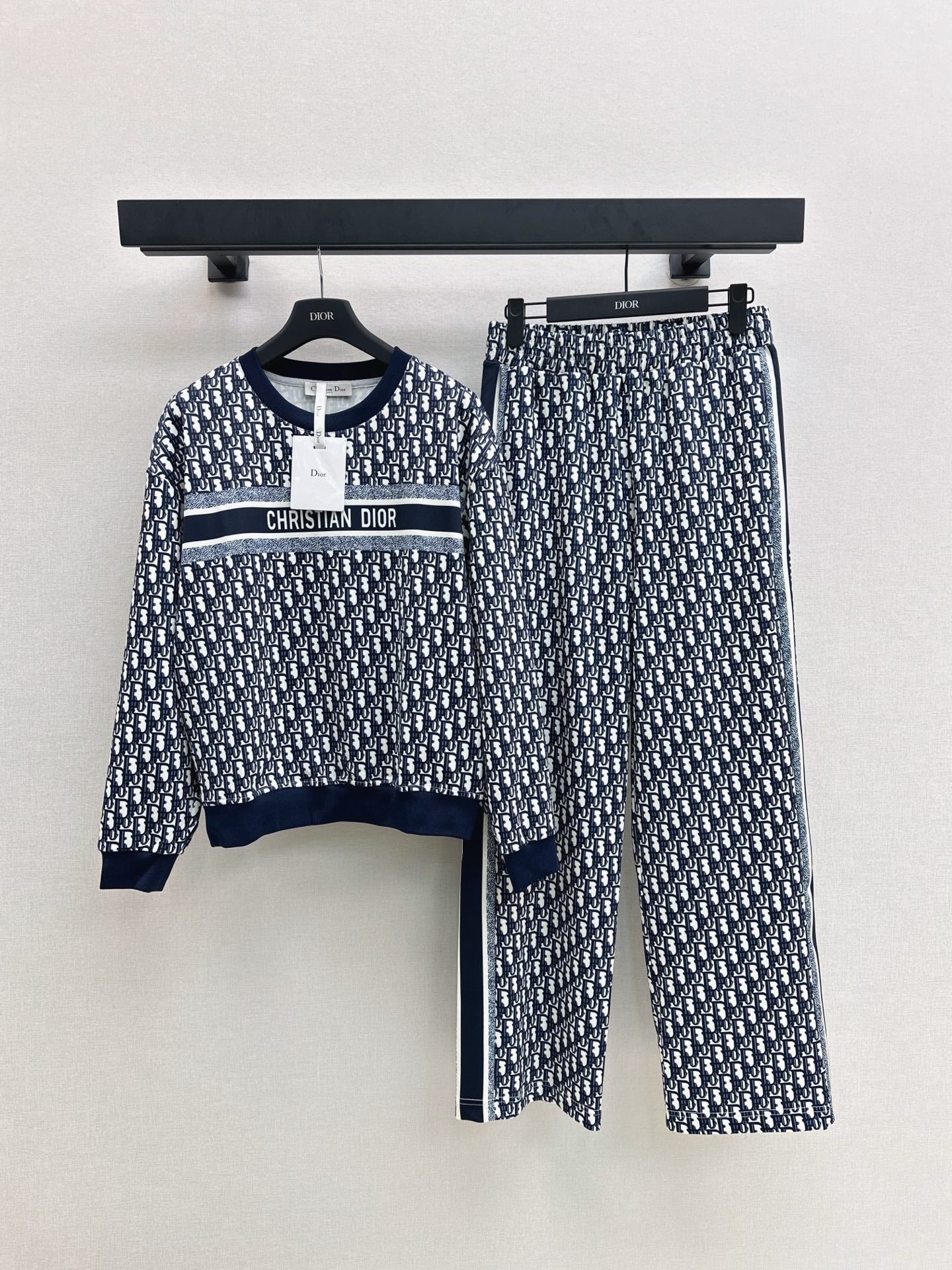 Di 25 Classic logo monogram sweatshirt + elastic waist casual pants set