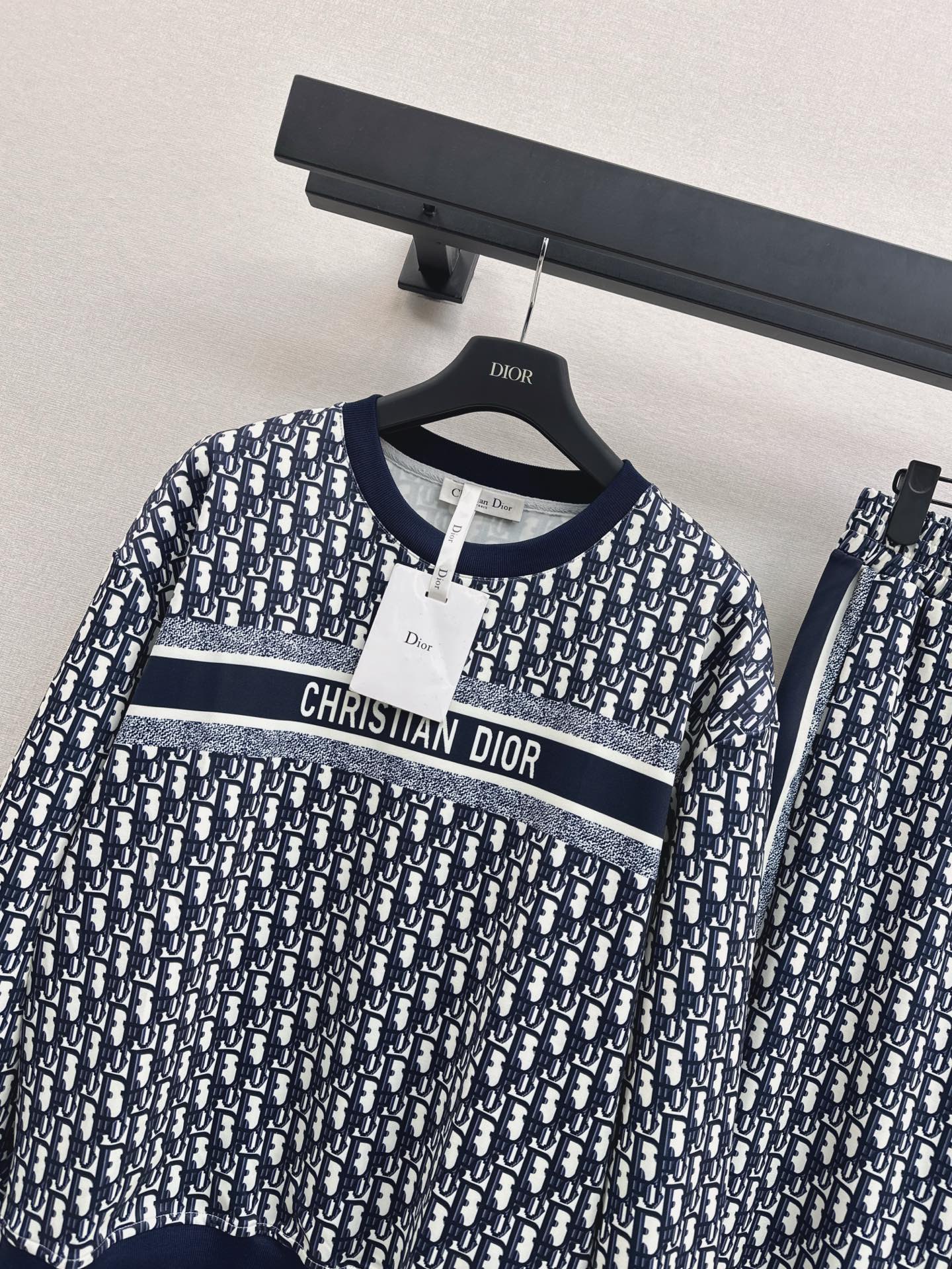 Di 25 Classic logo monogram sweatshirt + elastic waist casual pants set