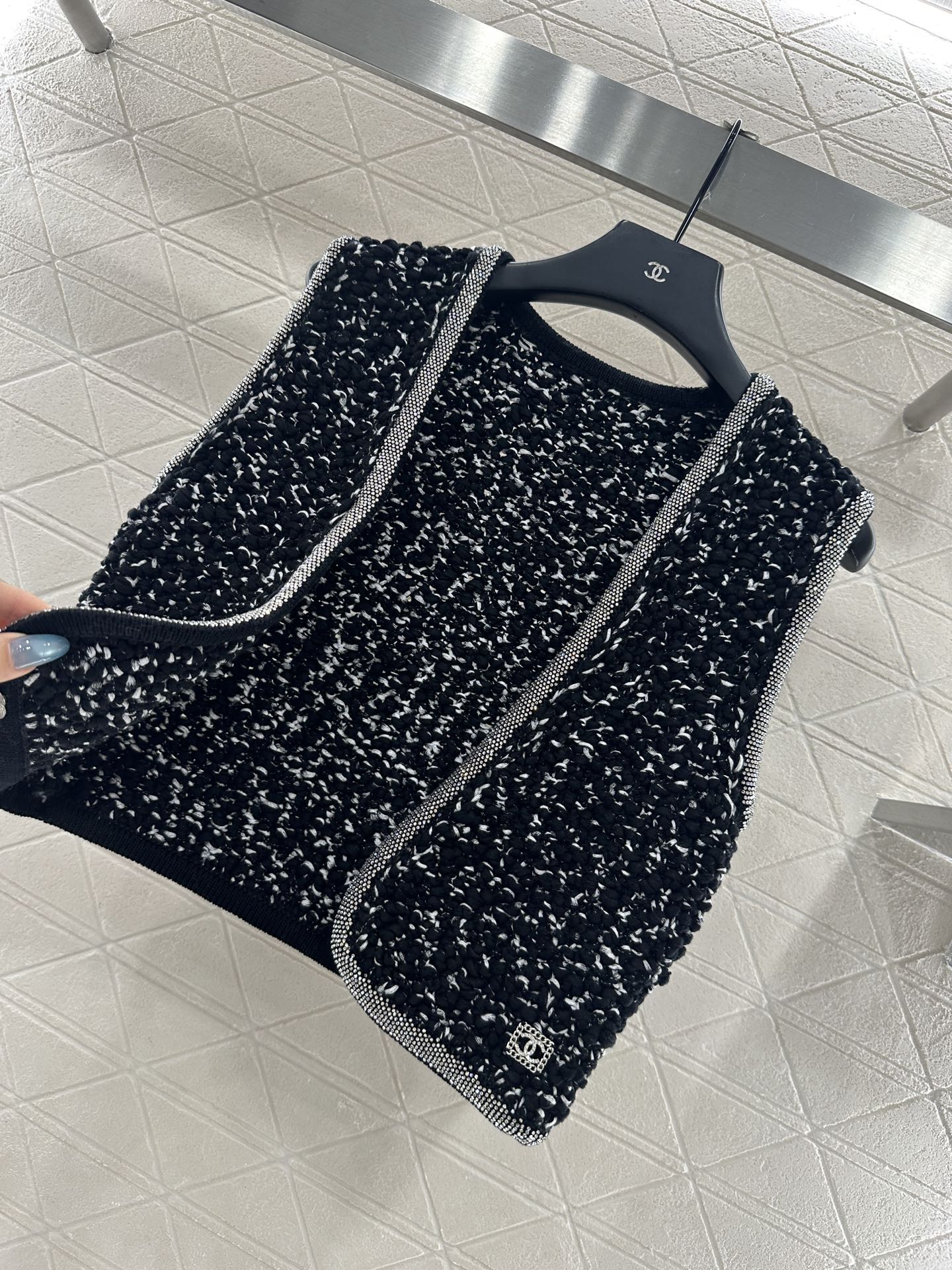 C 25 New rhinestone tied edge knitted vest half skirt set