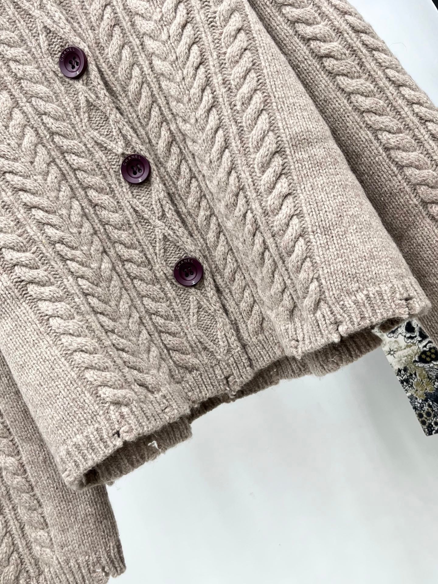C 25 Fried Dough Twists hook lapel cashmere cardigan