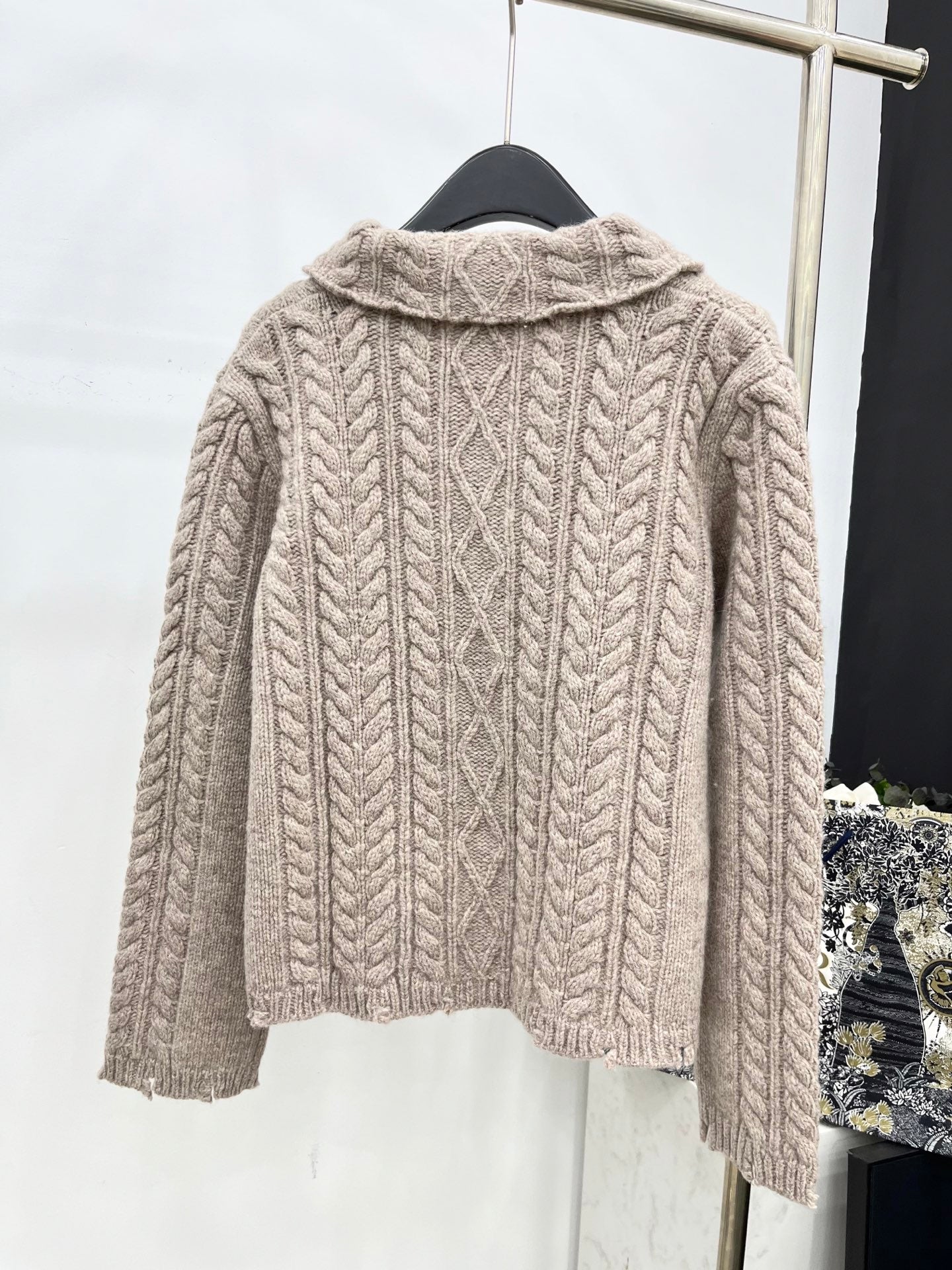 C 25 Fried Dough Twists hook lapel cashmere cardigan