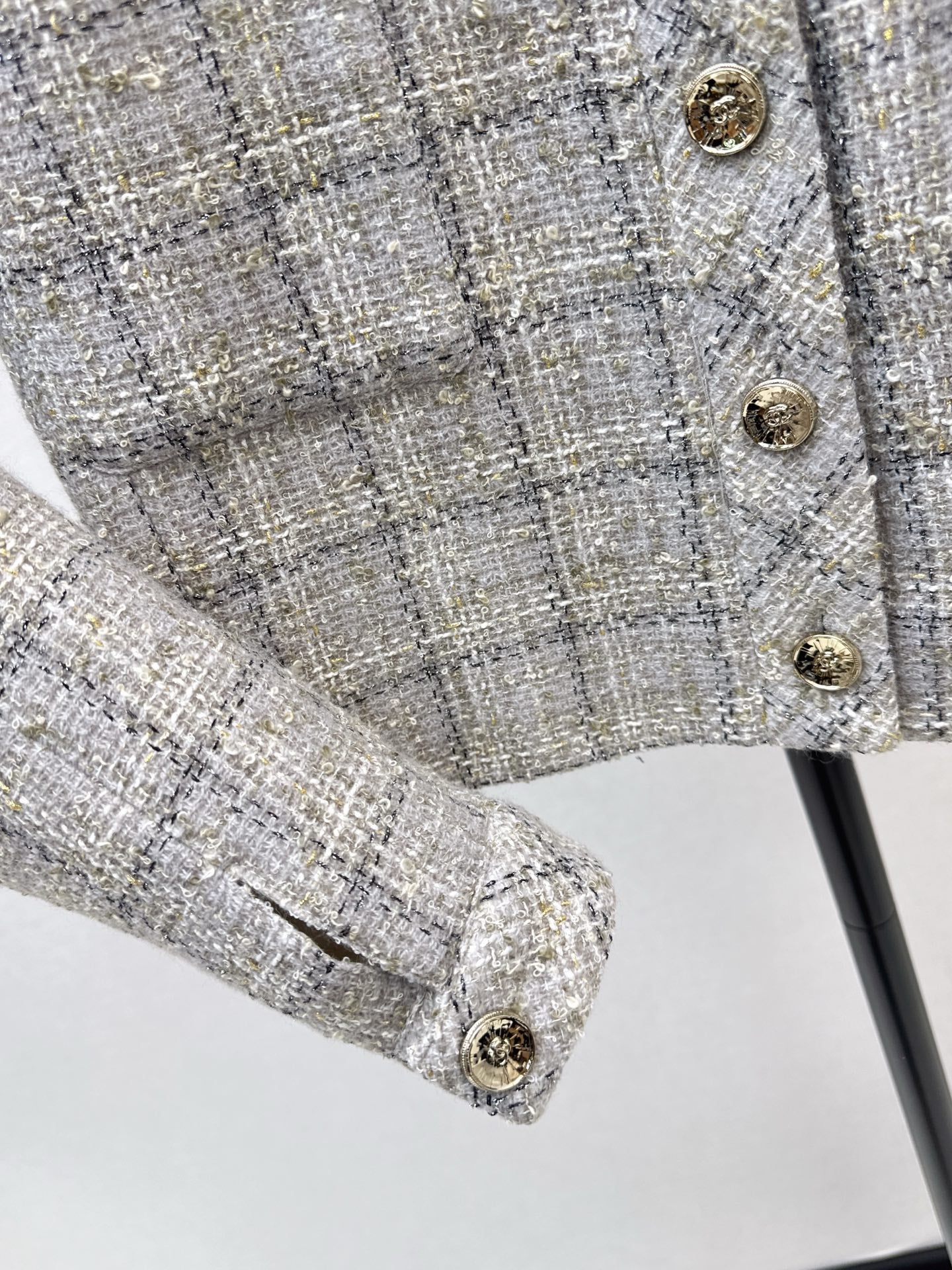 C 25 New V-neck woven jacket
