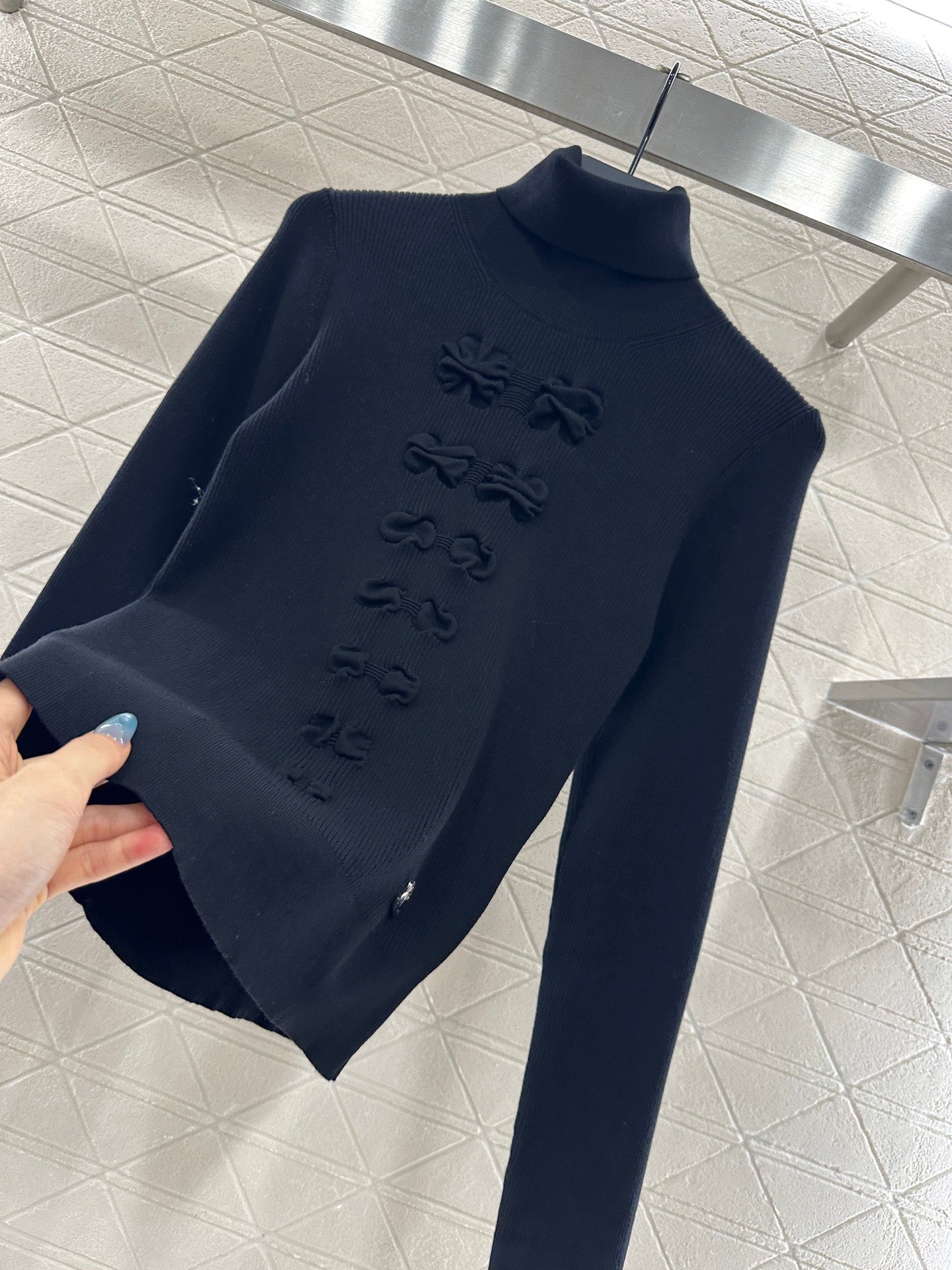 C 25 Bow tie high neck long sleeved sweater(WHITE/BLACK)