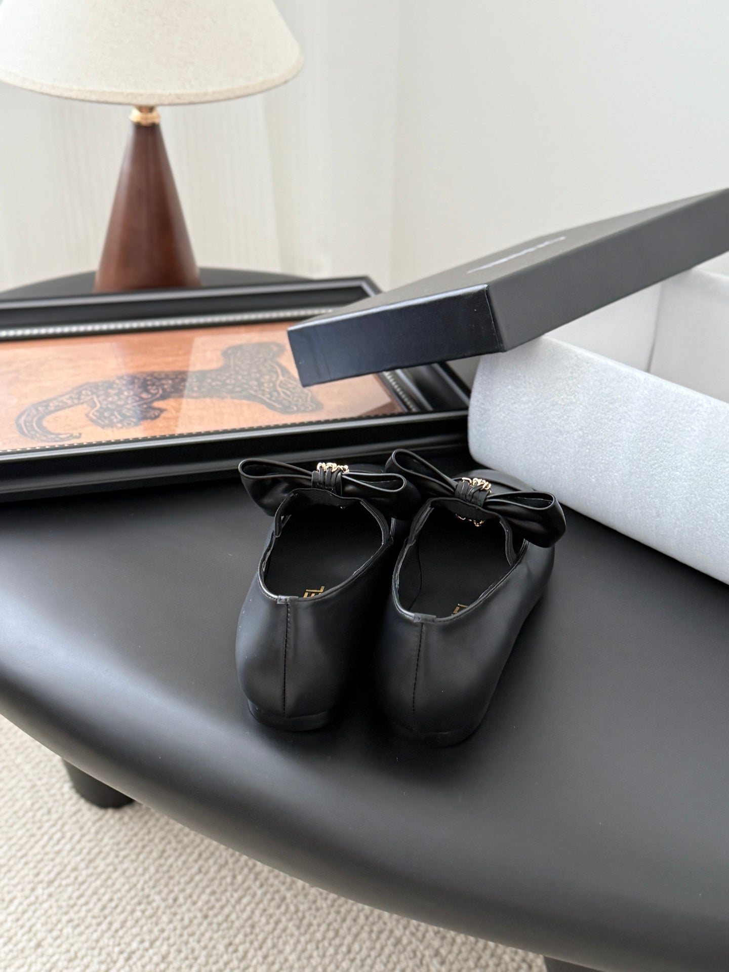 C 25P New Bow-Decorated Flat Loafers