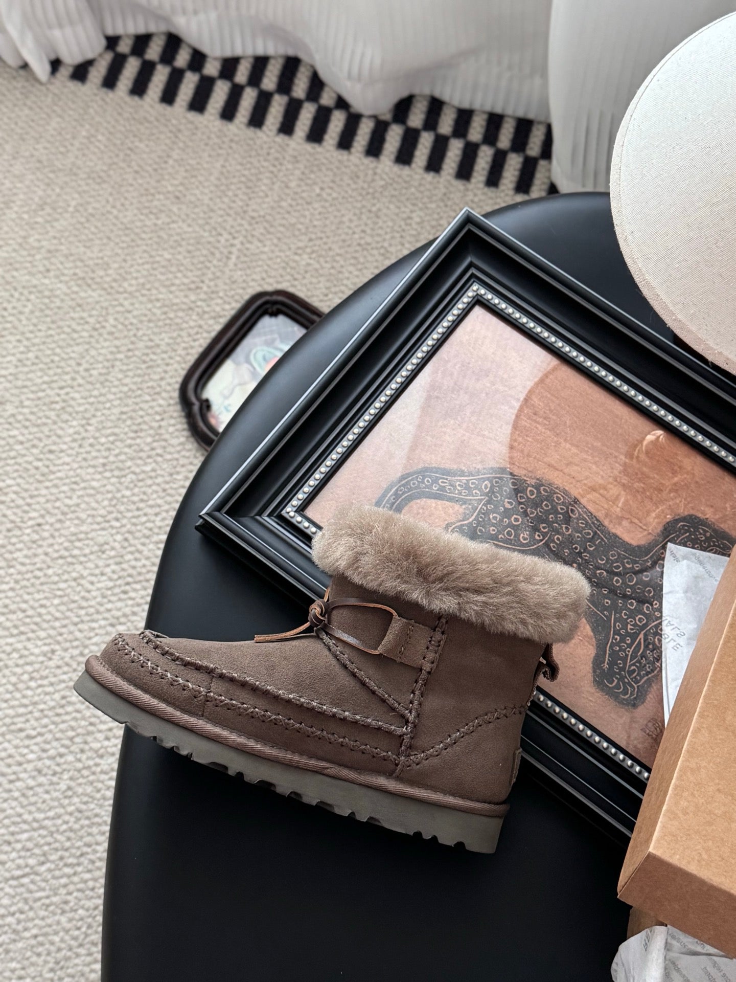 25 Plush snow boots
