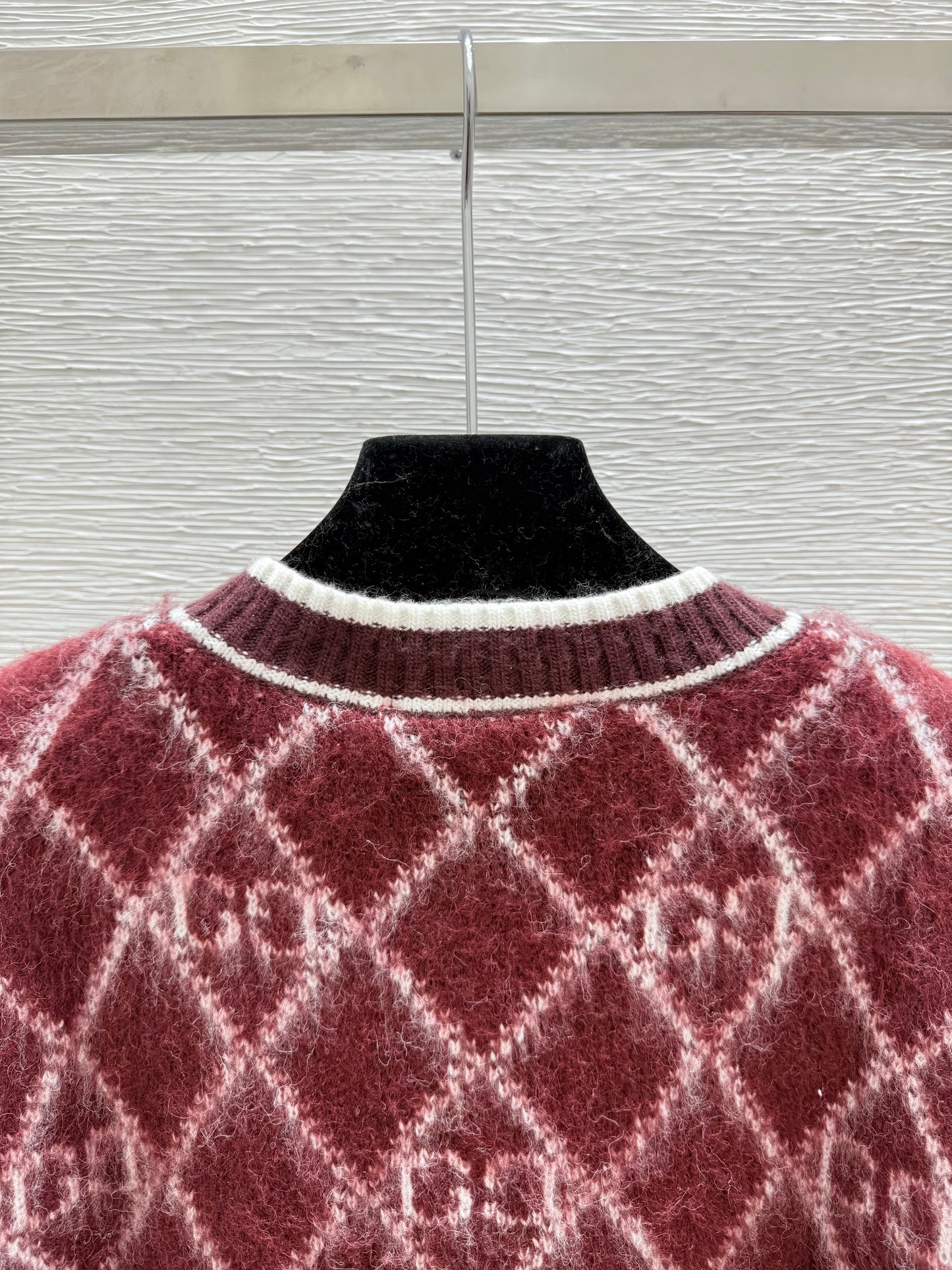 Gu 25 Vintage letter diamond grid round neck knitted wool cardigan